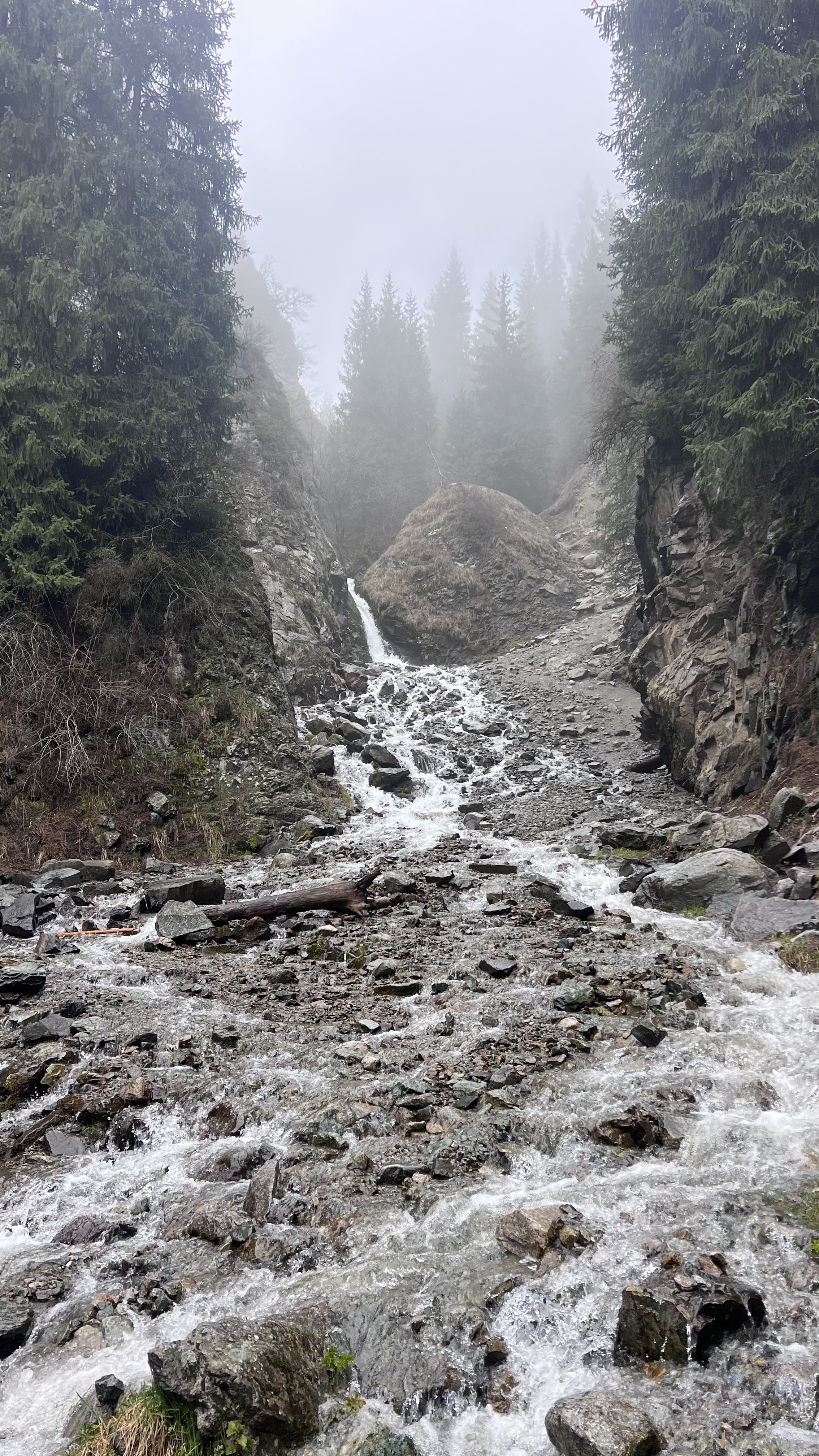 Водопад Аюсай рядом с Алматы, Казахстан. Где находится, как доехать, фото и видео зимой и летом