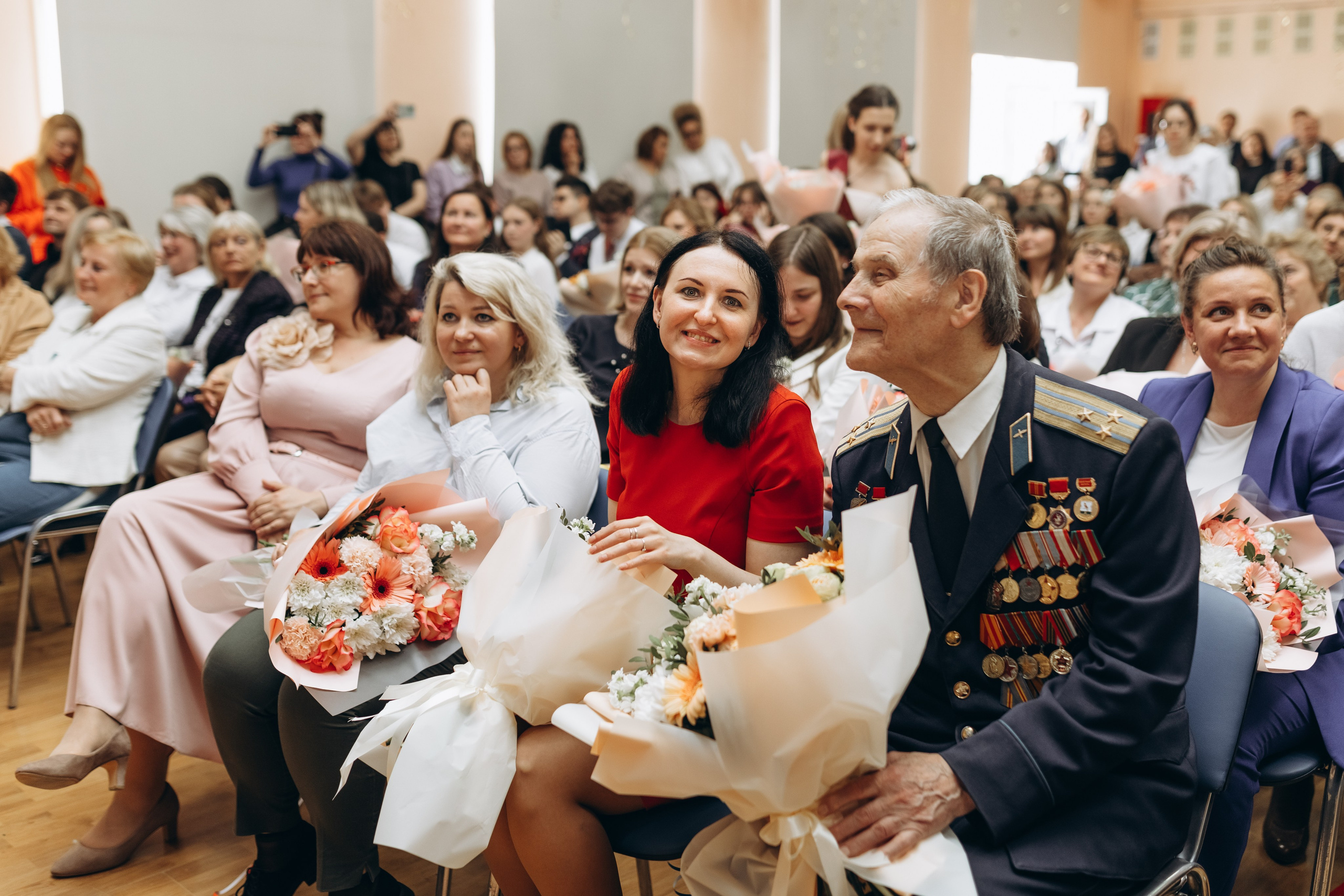 Последний звонок концерт+ фотозона. Фотограф Людмила Оюн