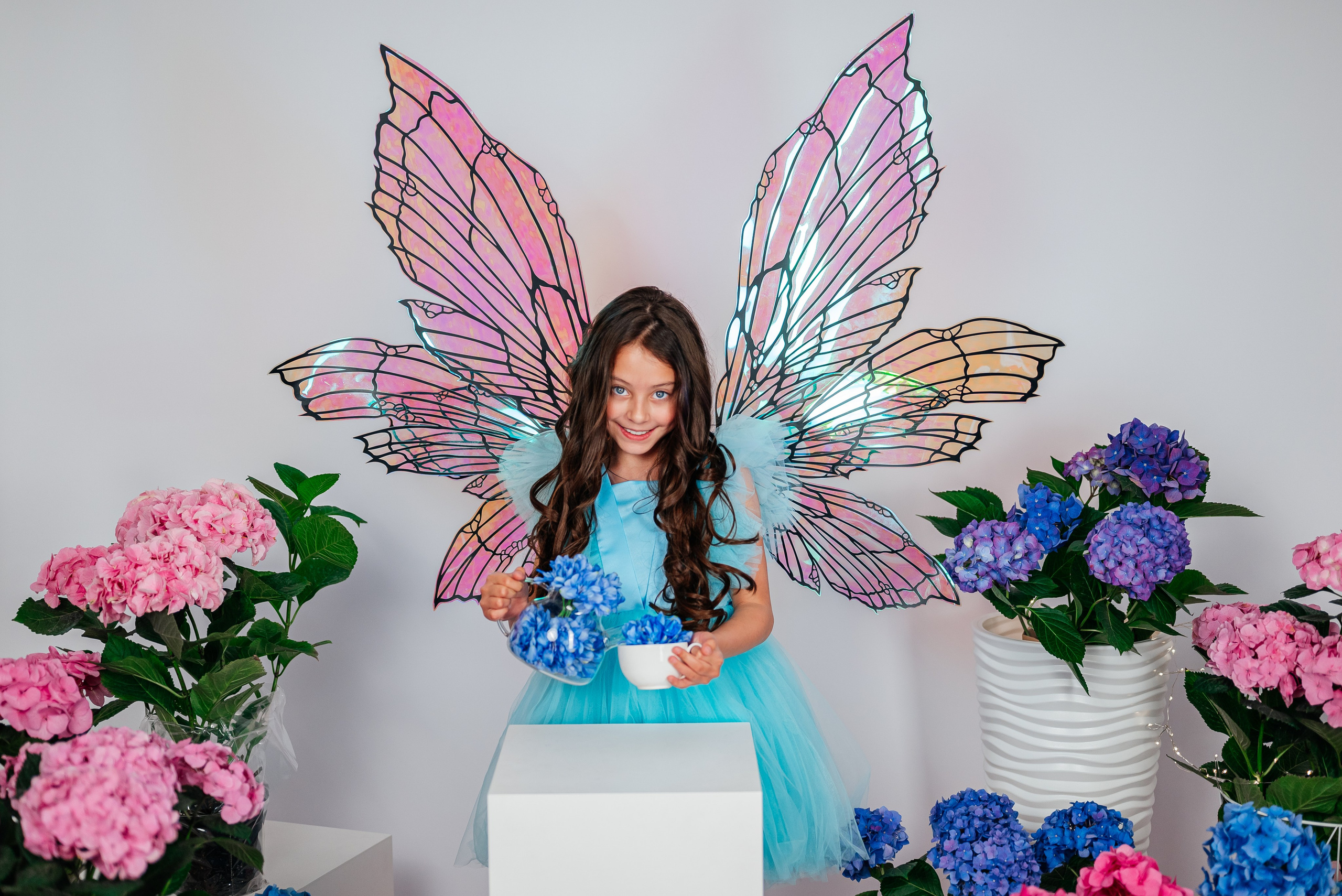 Вероника и гортензии. Семейный фотограф в Краснодаре