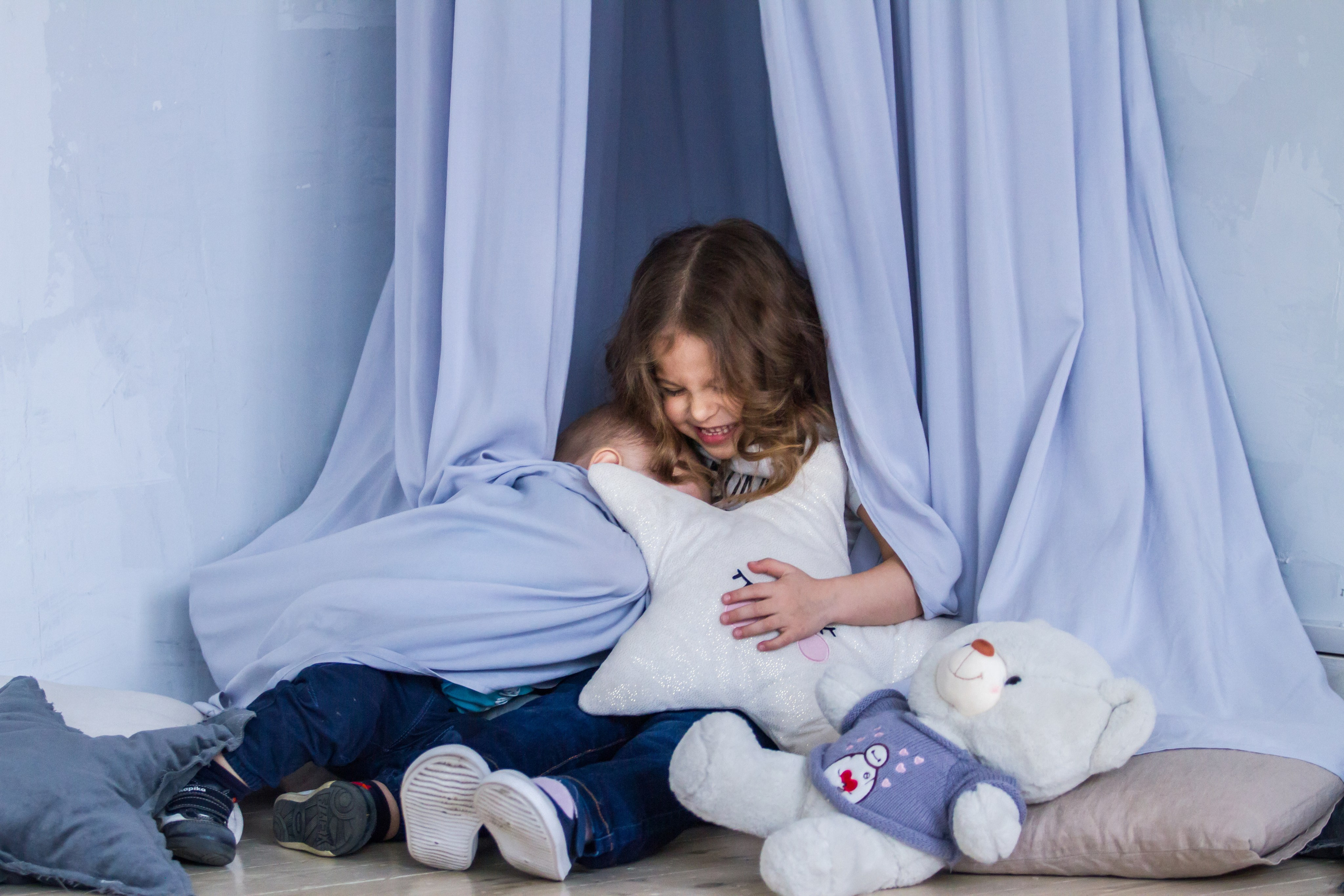 Семейная фотосессия в студии с весенней тематикой, Пасха и кролик. Семейный и детский фотограф в Москве Мария Быкова