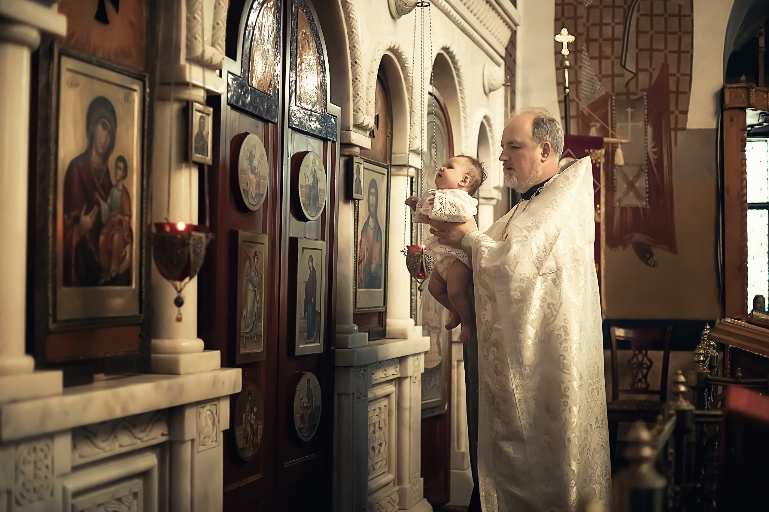 КРЕЩЕНИЕ ПАПЫ И ДОЧКИ. ФОТОГРАФ