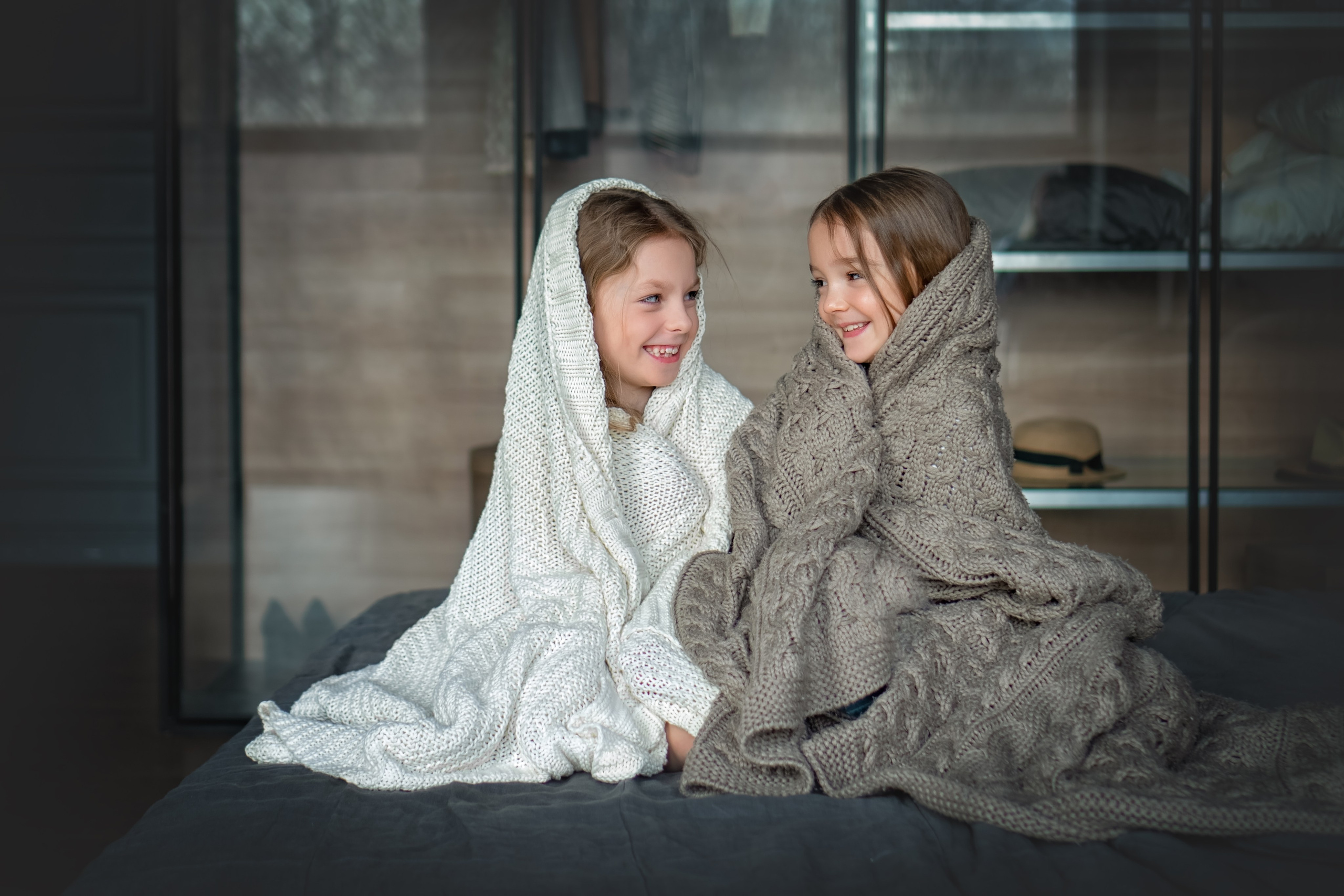 Анюта и София