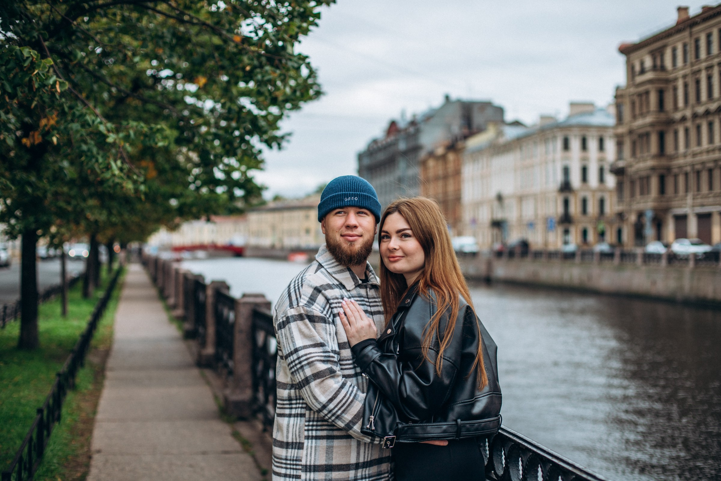 Владимир и Екатерина в октябре. Фотопрогулка в Петербурге. Индивидуальный и семейный фотограф в Санкт-Петербурге