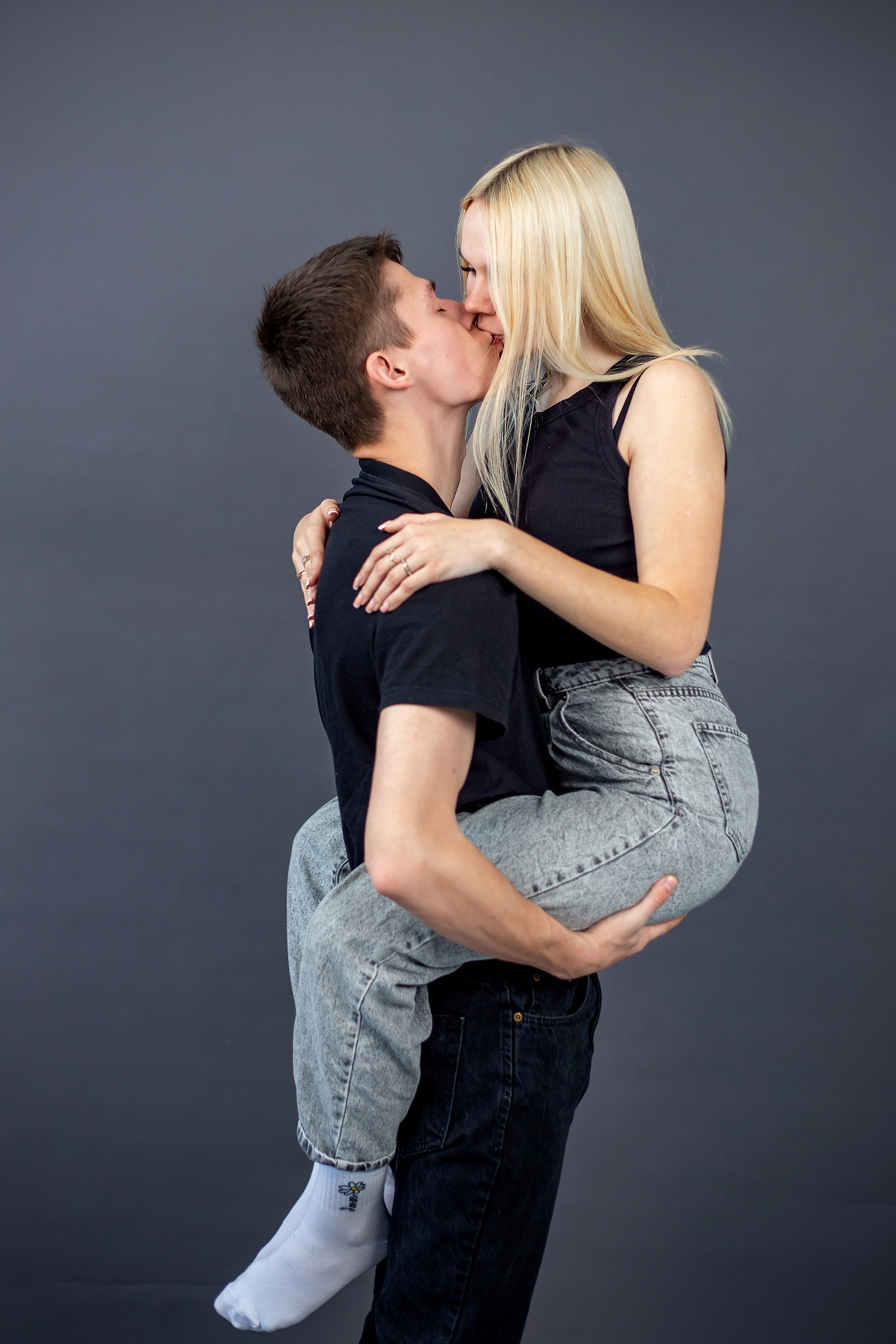 Love story. Фотограф Краснодара, фотограф в парке Галецкого.репортажный фотограф. детский фотограф, свадебный фотограф. профессиональный фотограф