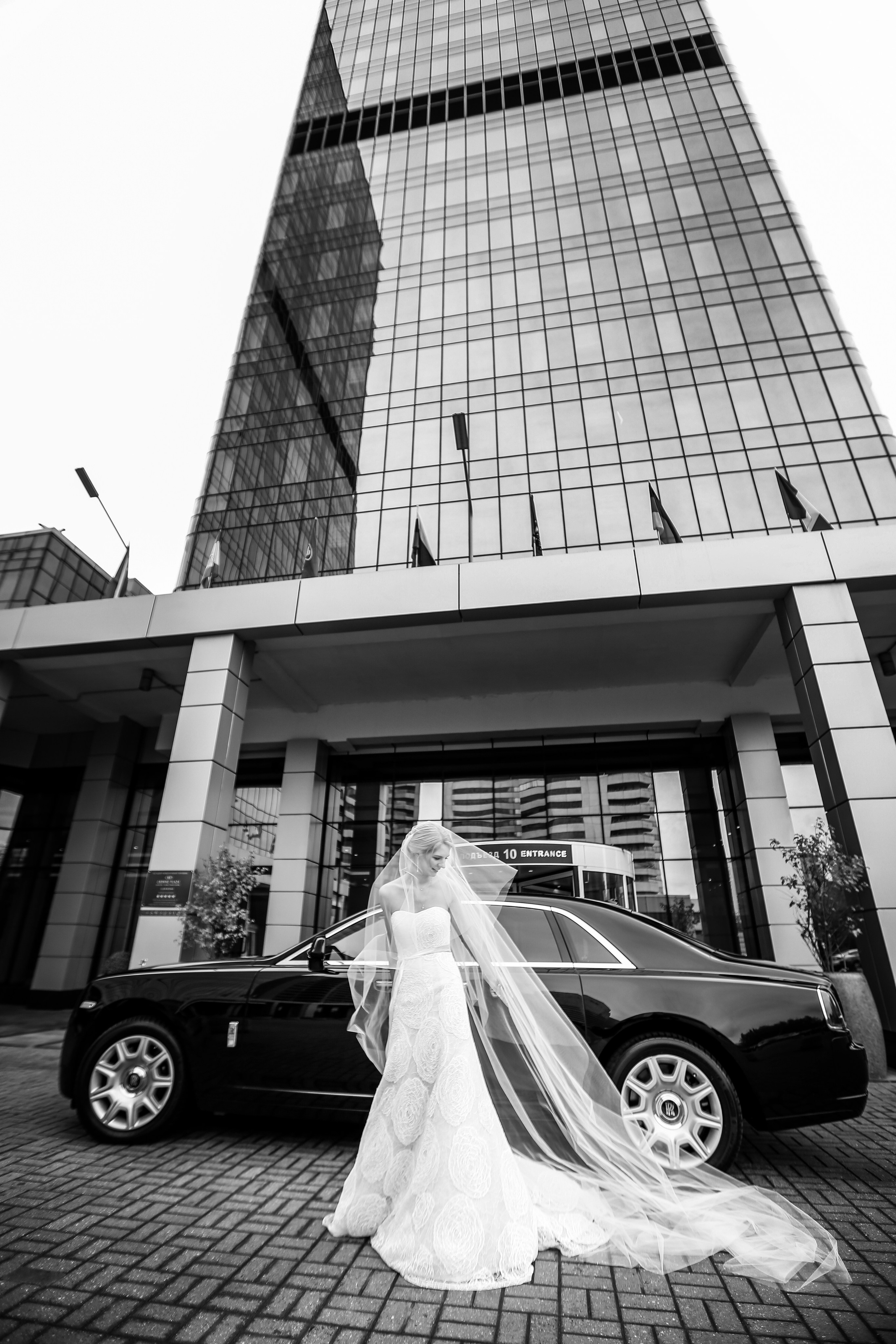 Осенняя свадебная фотосессия Елены и Евгения в сердце Москвы. Фотограф в Москве Владимир Осиченко — портреты, мероприятия, репортажи