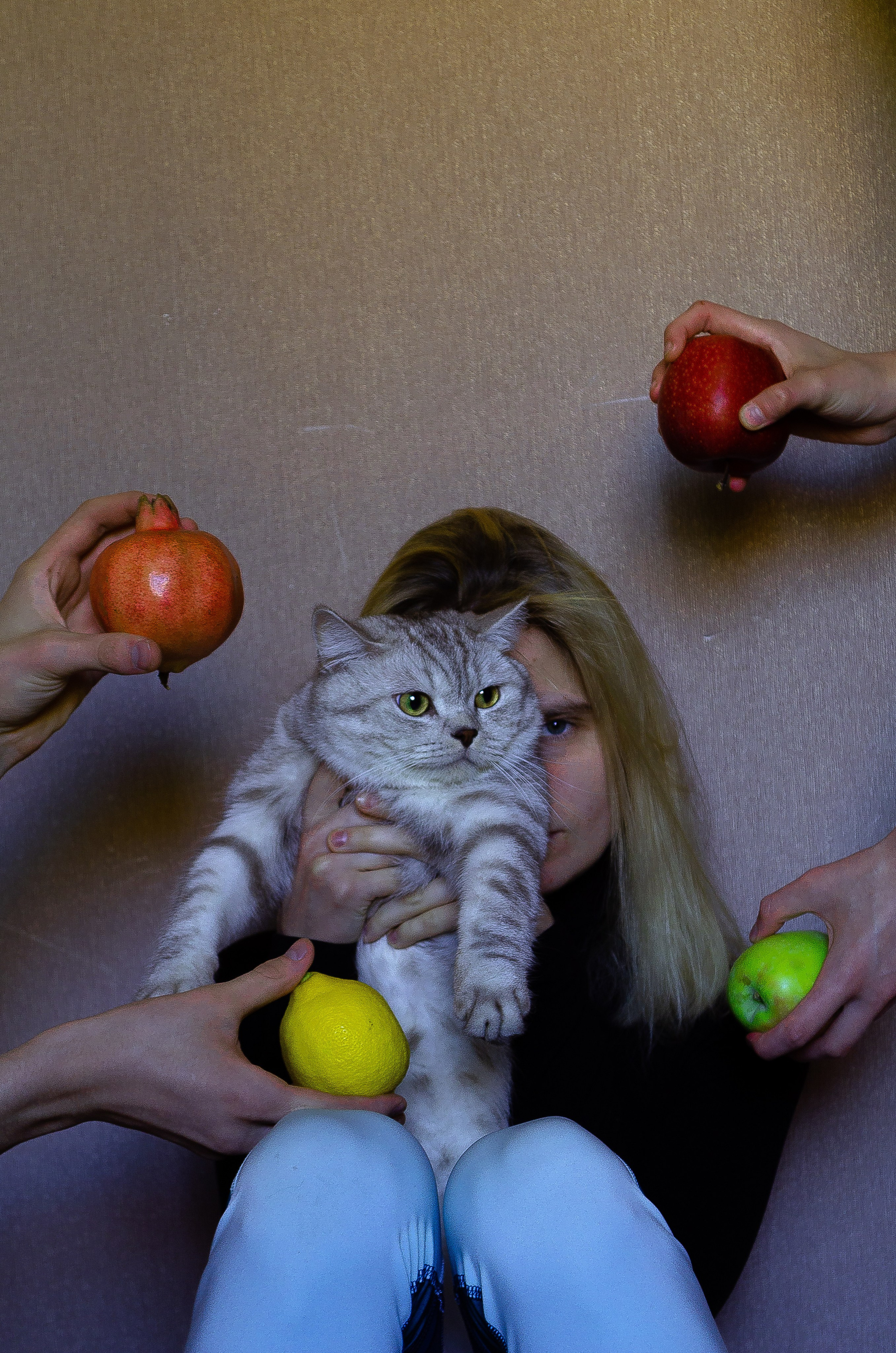 Юмор и спонтанность тоже были частью наших съёмок. Мы не боялись быть странными. Или очень настоящими.