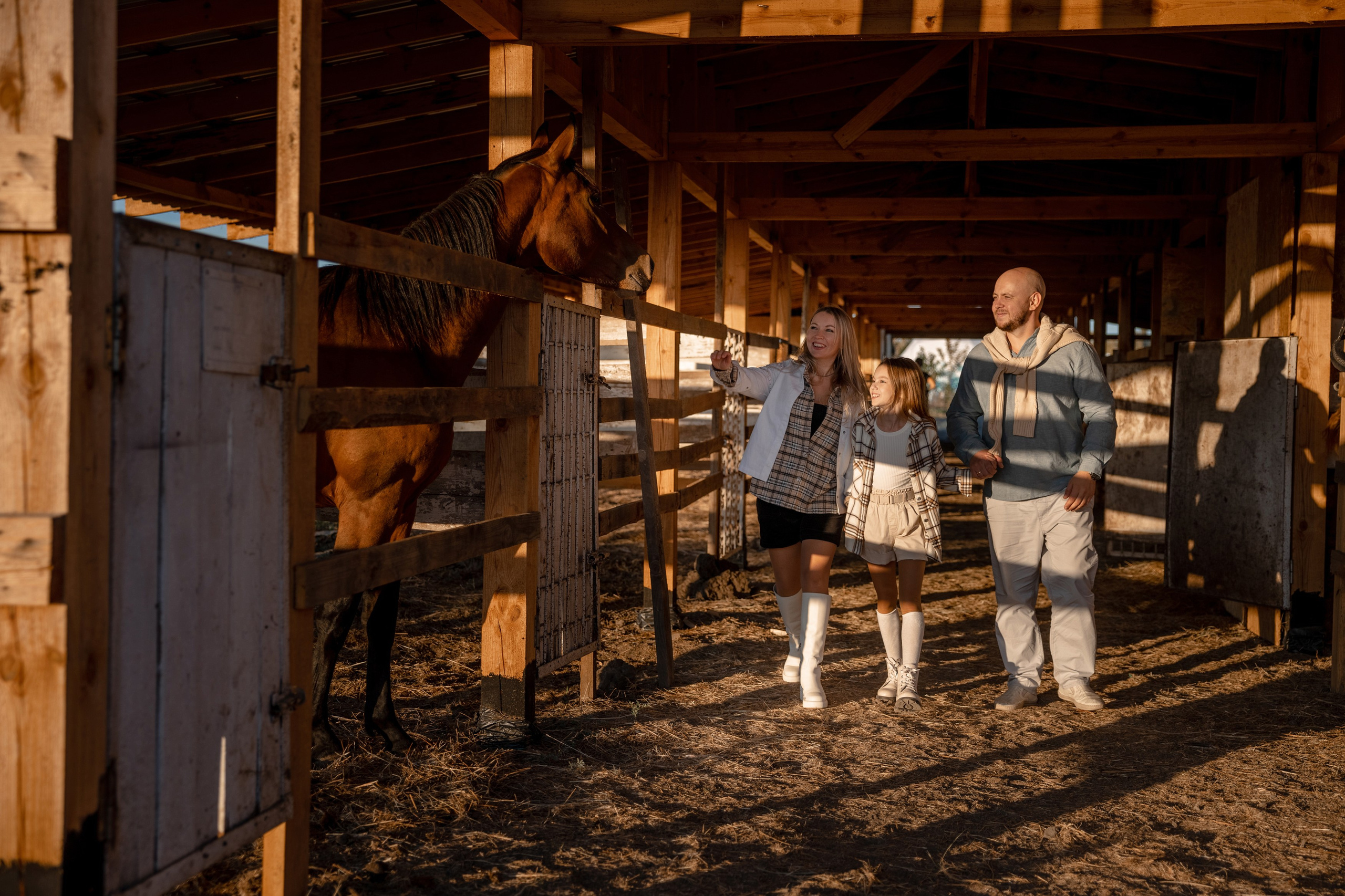 Татьяна с семьёй. Съёмка в конюшне. Татьяна Мирзоян