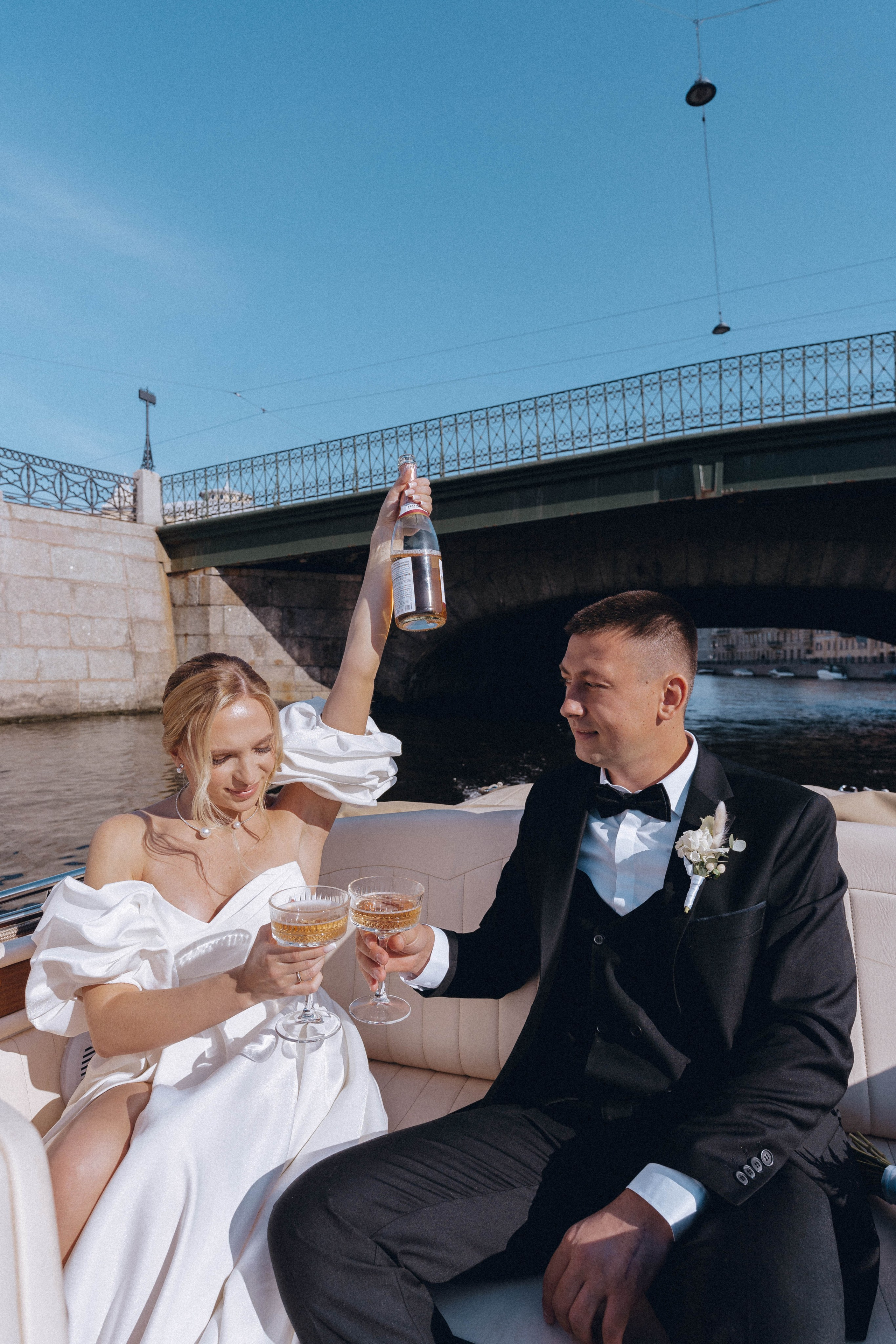 СВАДЕНБНАЯ СЬЕМКА НА КАТЕРЕ ПО КАНАЛАМ САНКТ-ПЕТЕРБУРГА И В АКВАТОРИИ НЕВЫ. Профессиональный фотограф, Санкт-Петербург — Виктория Богомолова