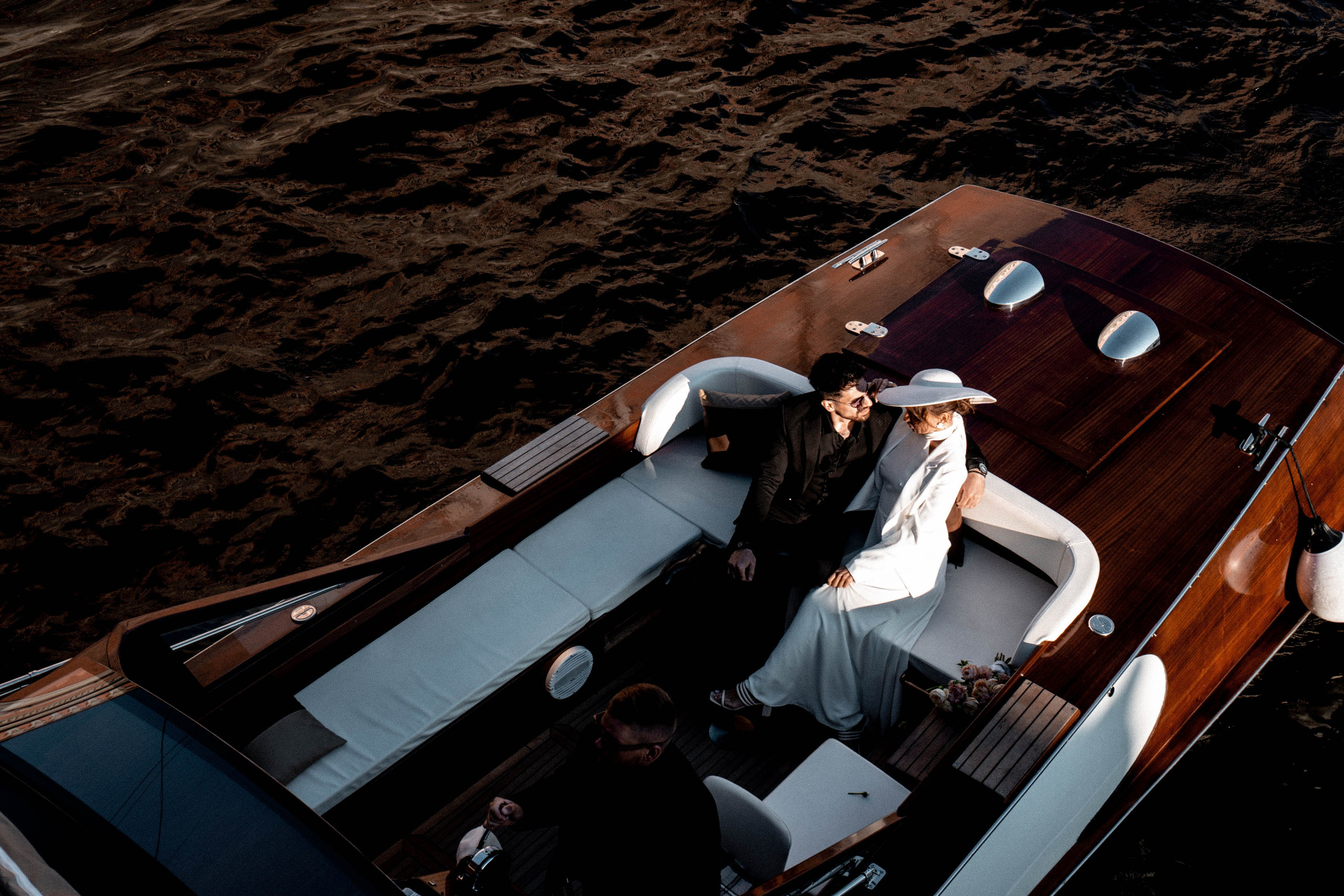 СВАДЕНБНАЯ СЬЕМКА НА КАТЕРЕ ПО КАНАЛАМ САНКТ-ПЕТЕРБУРГА И В АКВАТОРИИ НЕВЫ. Профессиональный фотограф, Санкт-Петербург — Виктория Богомолова