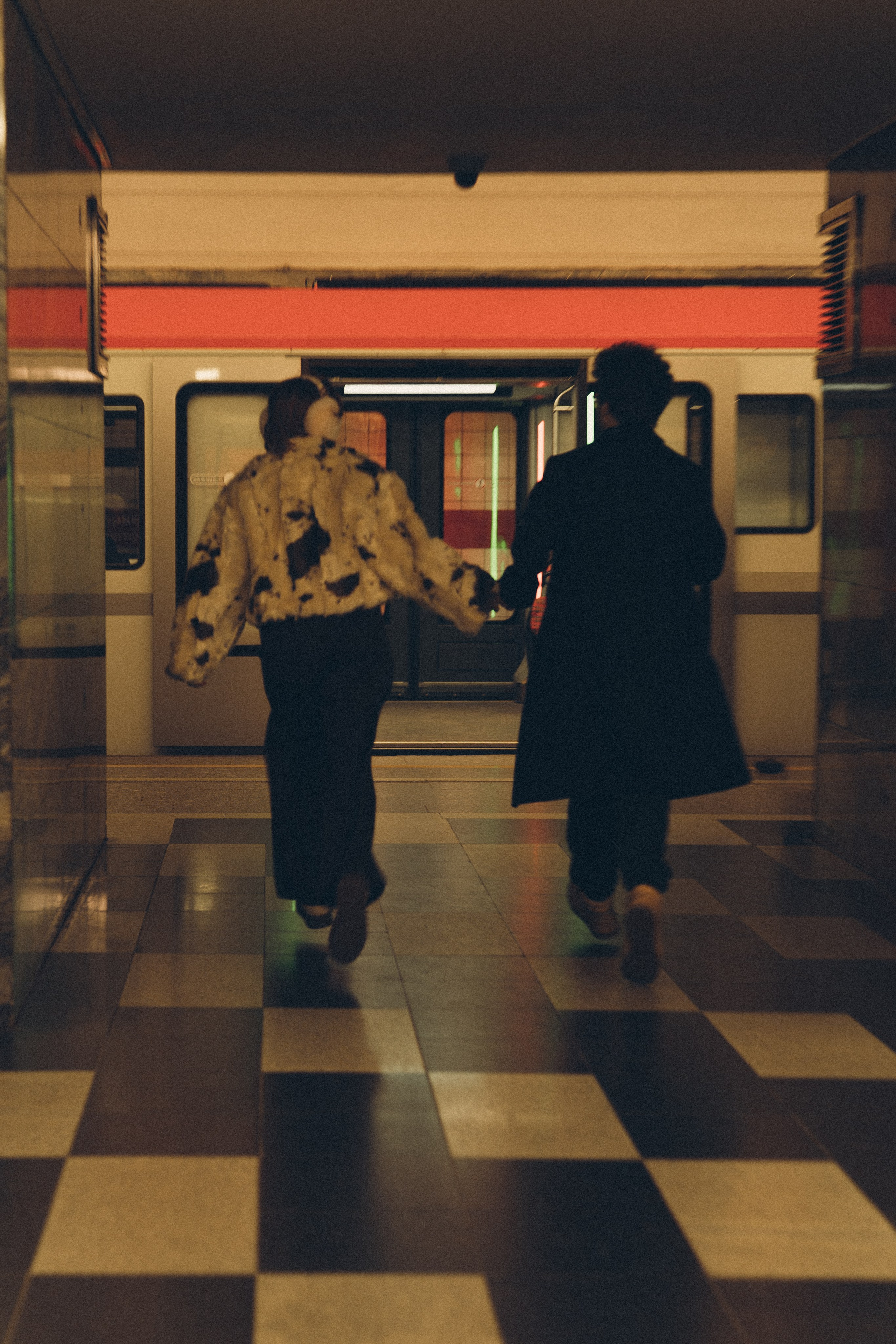 НОВОГОДНЯЯ ФОТОСЕСИИЯ ПАРЫ В МЕТРО ЛЮБОВЬ. Профессиональный фотограф, Санкт-Петербург — Виктория Богомолова