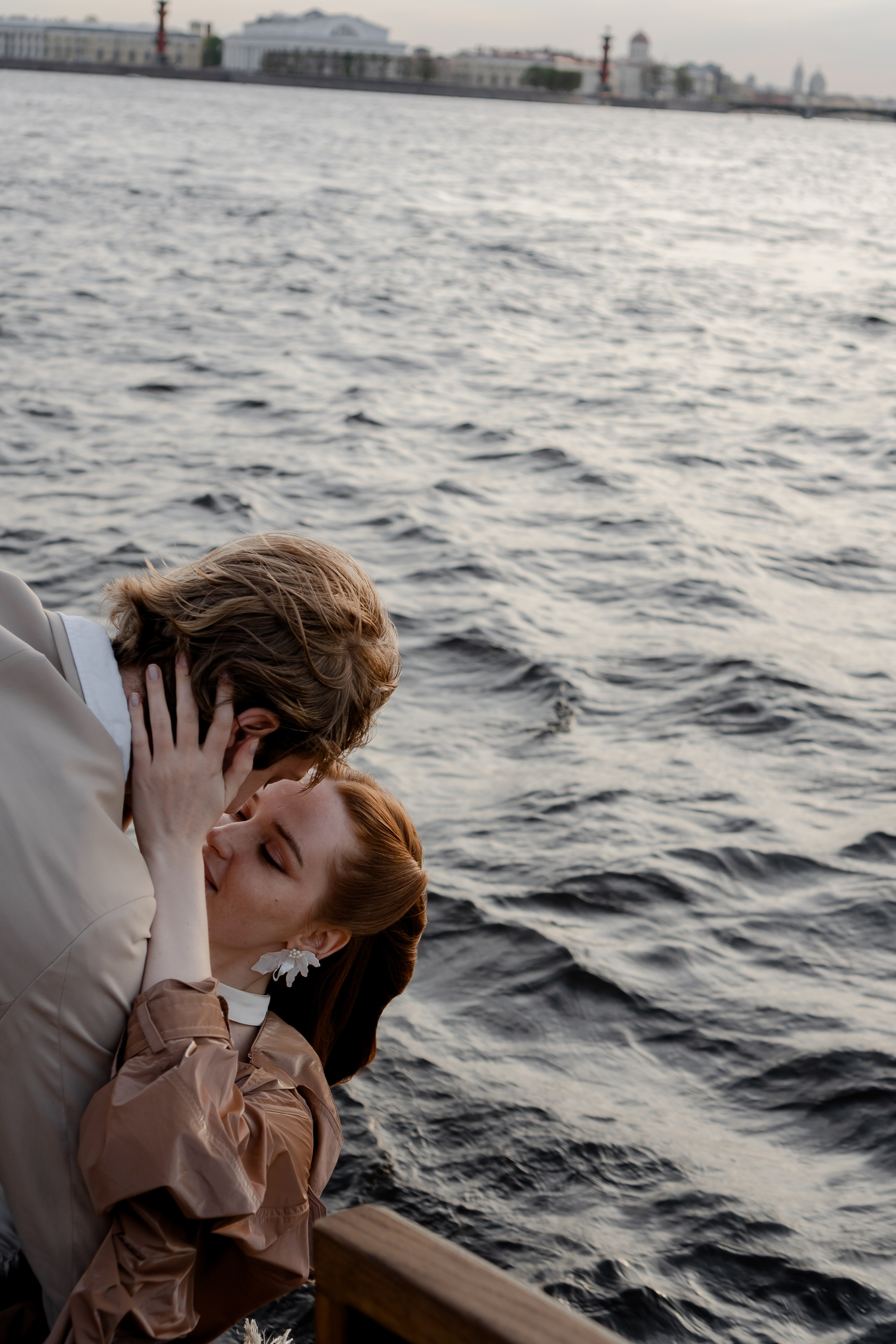 СВАДЕНБНАЯ СЬЕМКА НА КАТЕРЕ ПО КАНАЛАМ САНКТ-ПЕТЕРБУРГА И В АКВАТОРИИ НЕВЫ. Профессиональный фотограф, Санкт-Петербург — Виктория Богомолова