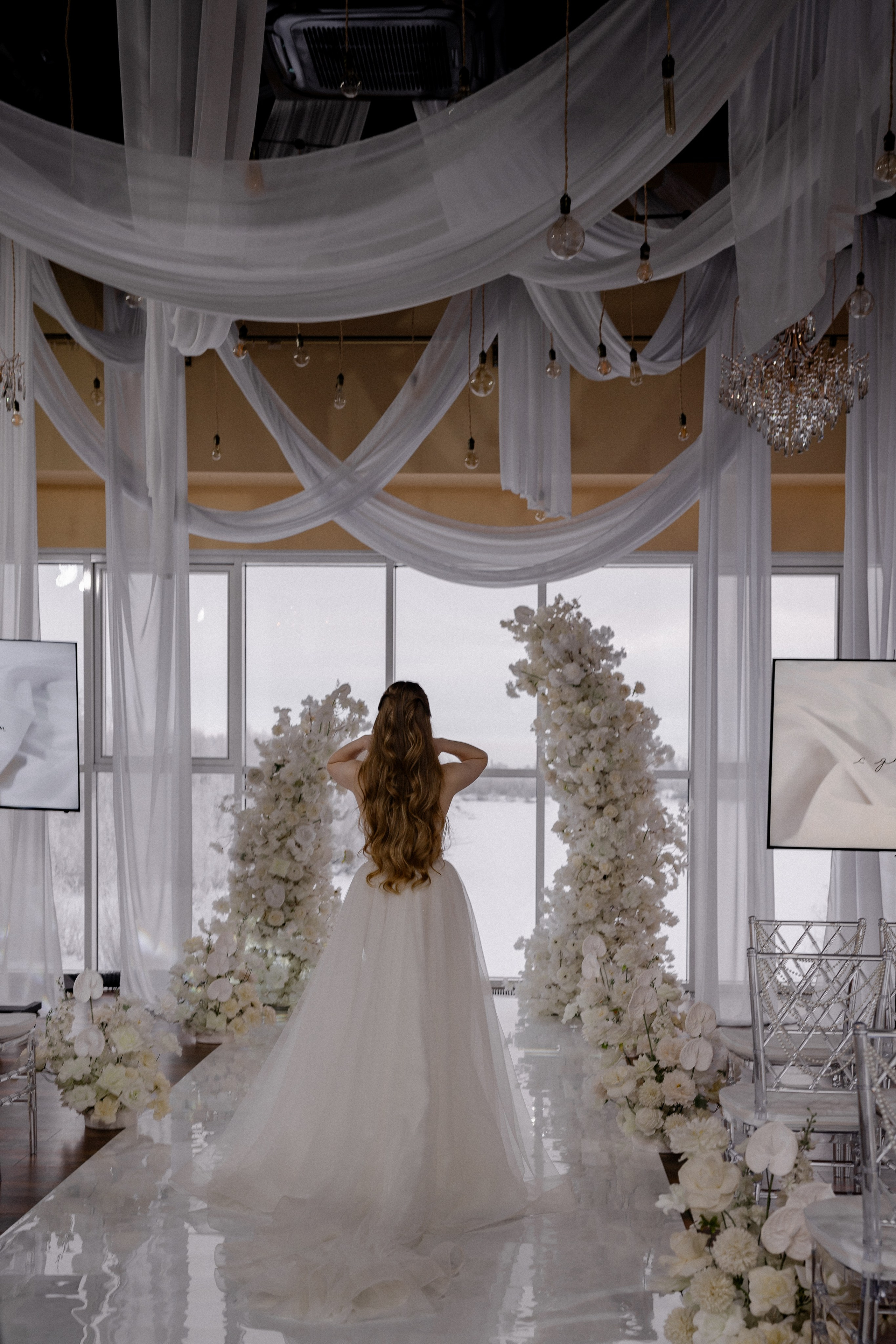 СВАДЕБНАЯ СЬЕМКА СБОРОВ В ОТЕЛЕ И ВЫЕЗД НА ЦЕРЕМОНИЮ (СНЯТО В СИБИРЕ В НИЖНЕВАРТОВСКЕ). Профессиональный фотограф, Санкт-Петербург — Виктория Богомолова