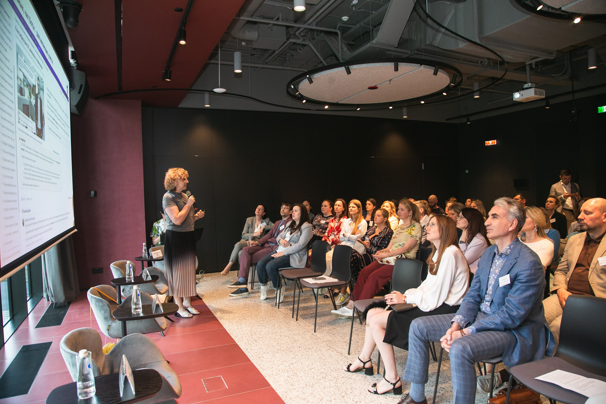 Деловые мероприятия. Профессиональный фотограф Евгений Земцов в Москве. Контент съемка, репортаж мероприятий, бизнес портреты