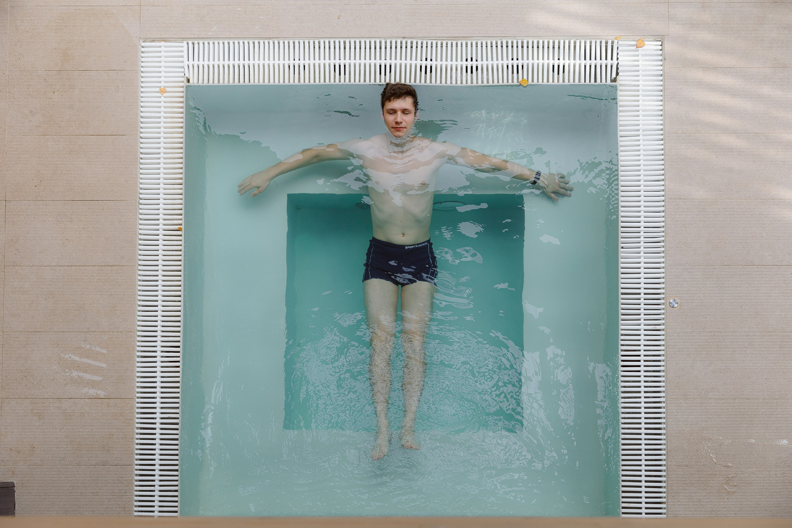 Autumn, swimming pool and love. Э Т О М Ы