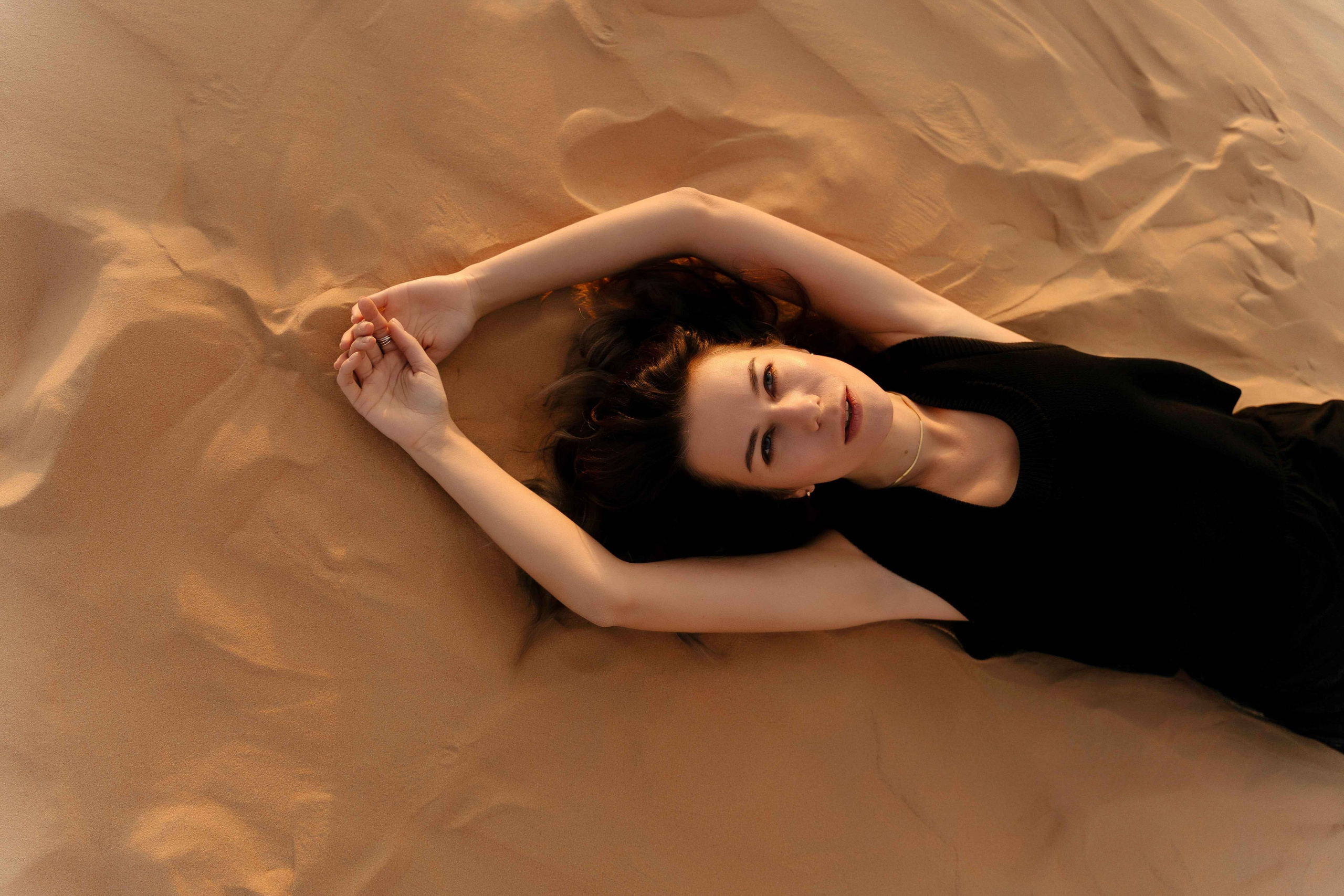 Наташа в пустыне 22 год. Фотограф и видеограф в Москве и Абу Даби Мария Кулагина