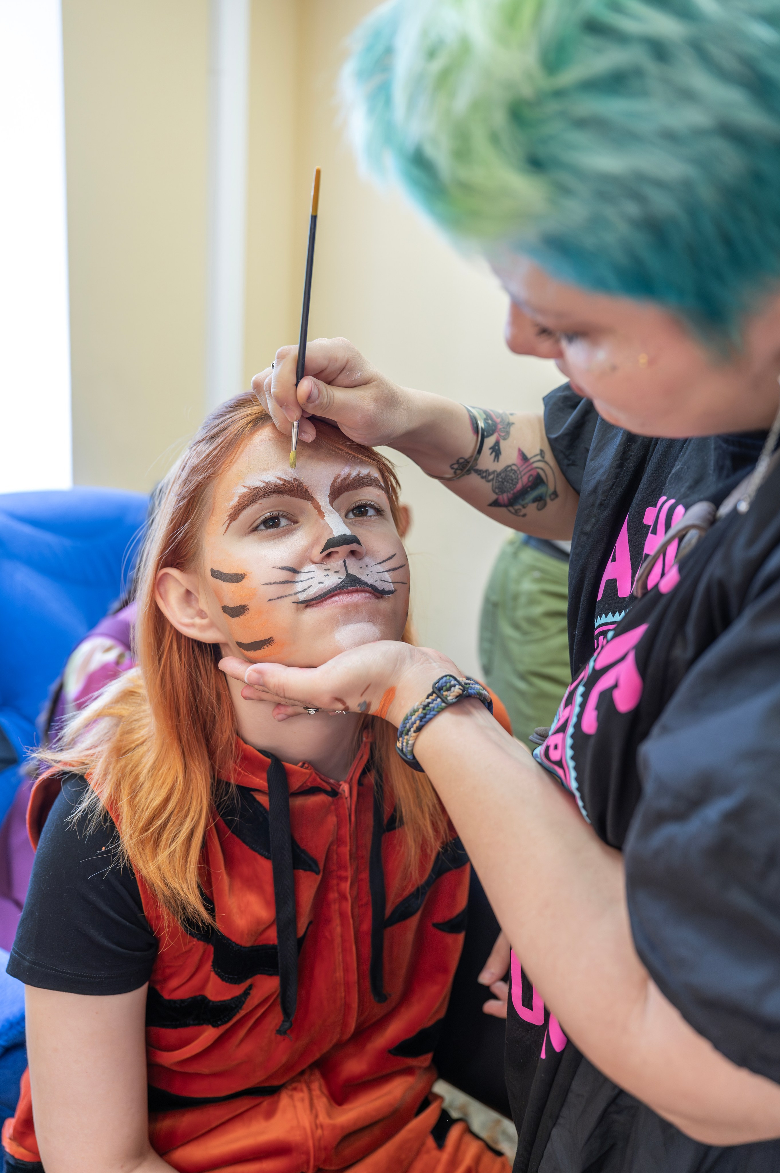 Подготовка к отчетному концерту в летнем детском лагере. Фотограф Анна Мельникова | Москва