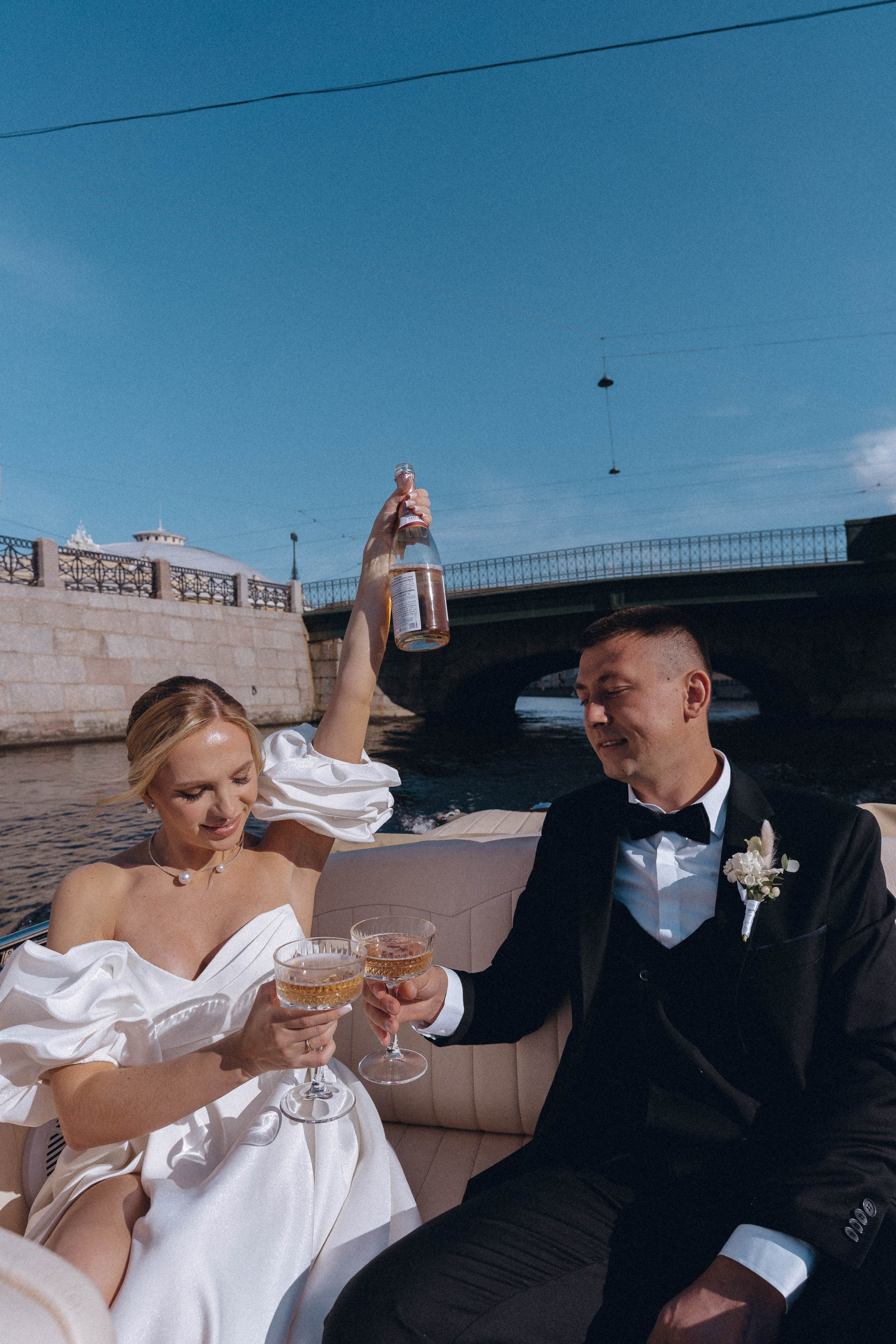 СВАДЕНБНАЯ СЬЕМКА НА КАТЕРЕ ПО КАНАЛАМ САНКТ-ПЕТЕРБУРГА И В АКВАТОРИИ НЕВЫ. Профессиональный фотограф, Санкт-Петербург — Виктория Богомолова