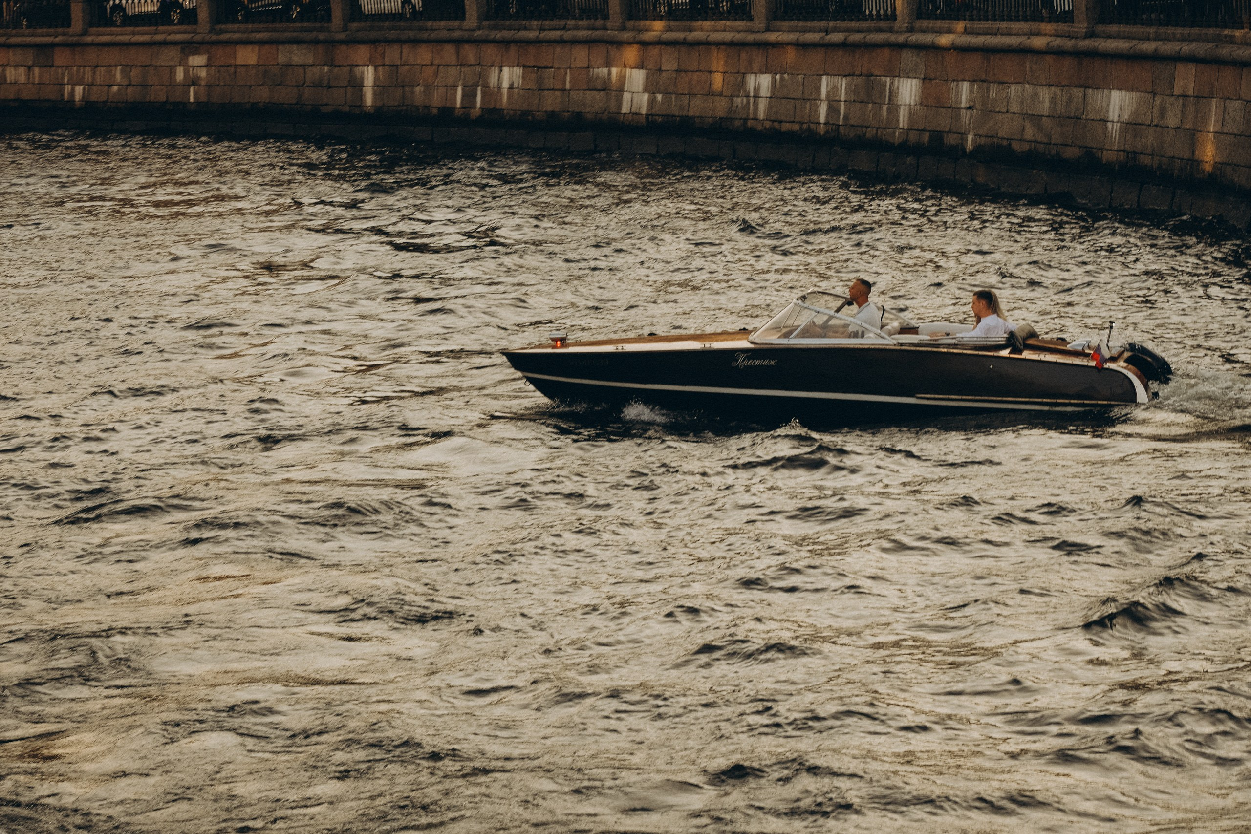 СВАДЕНБНАЯ СЬЕМКА НА КАТЕРЕ ПО КАНАЛАМ САНКТ-ПЕТЕРБУРГА И В АКВАТОРИИ НЕВЫ. Профессиональный фотограф, Санкт-Петербург — Виктория Богомолова