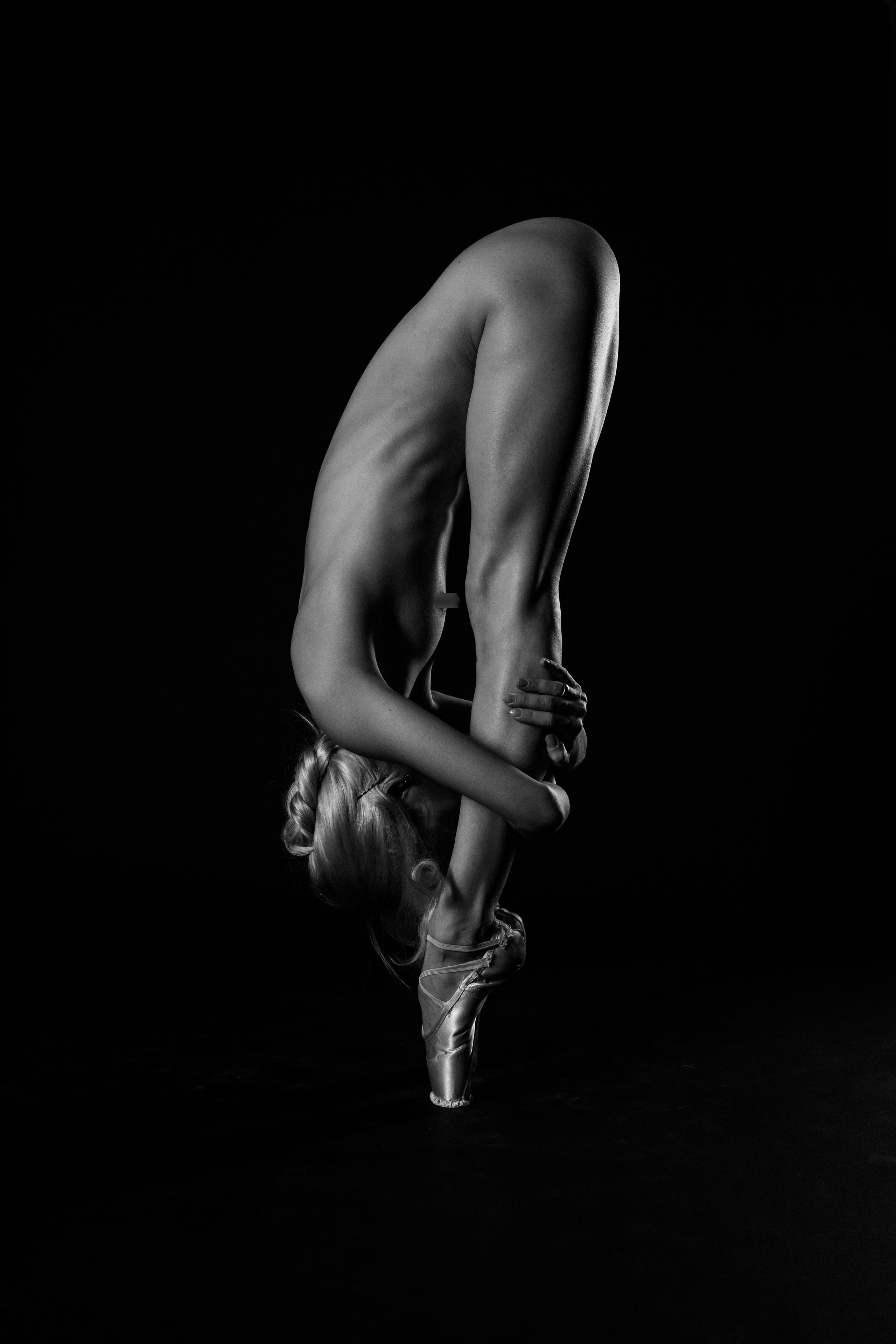 Низкий ключ балерина 18+. Фотограф в Краснодаре Лагунов Владимир