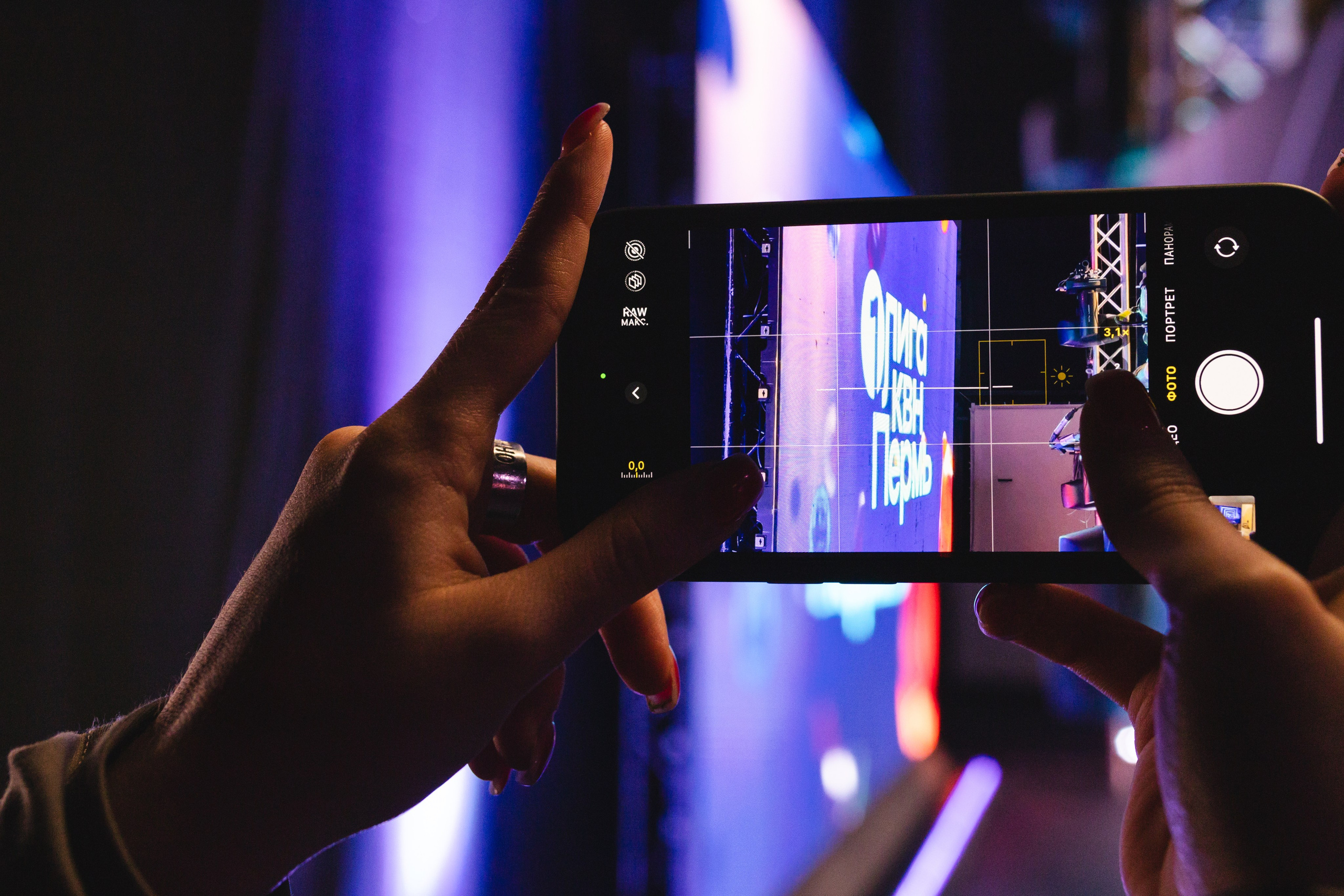 Закулисье Первой лиги КВН в Перми – бэкстэйдж фото. Репортажный фотограф в Перми Денис Голдобин