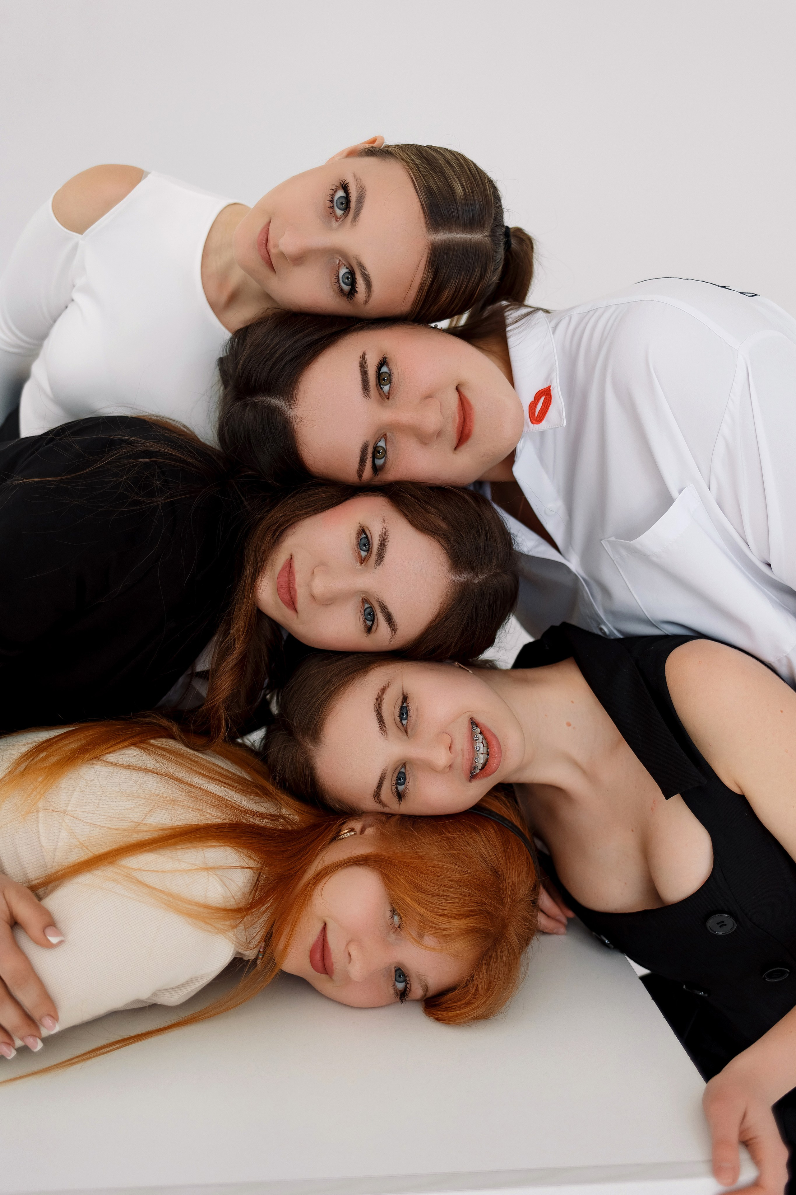 11 класс съемка на циклораме. Фотограф Любовь Корниенко, Примоский край