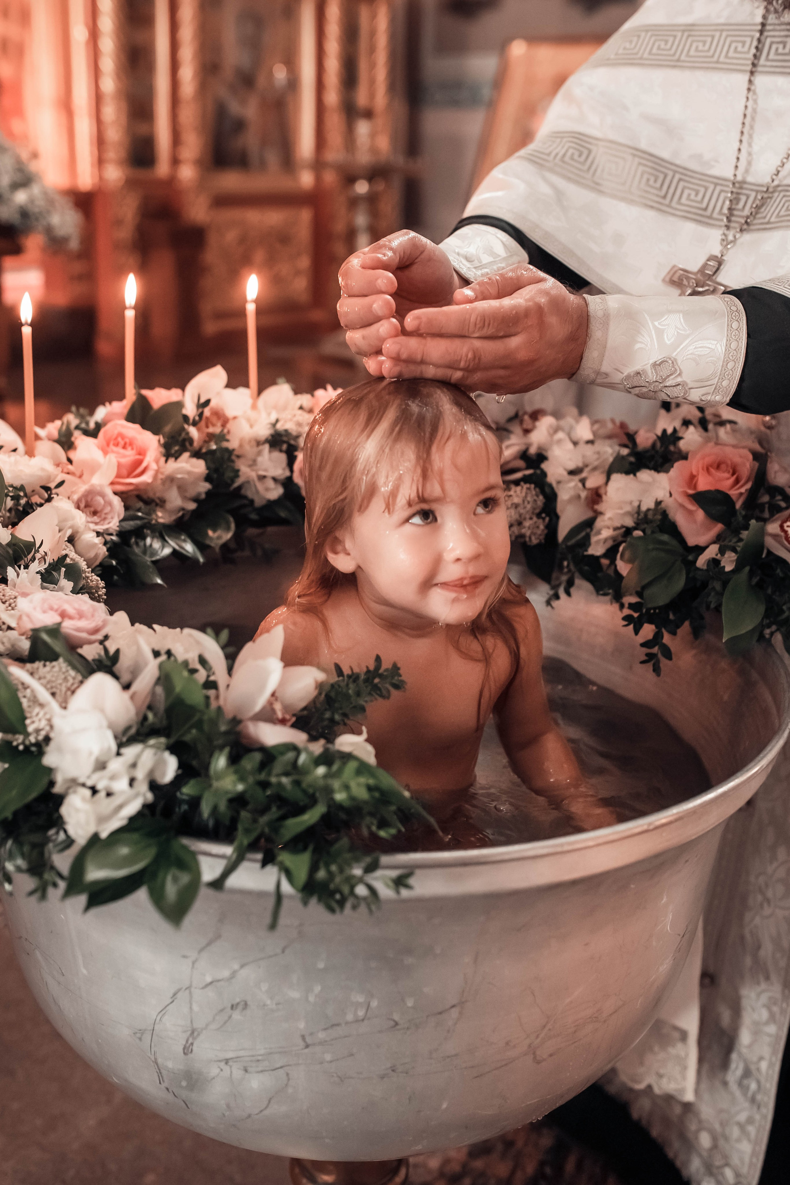 Фотографии момента погружения в купель (Таинство крещения). Moscow_CPC