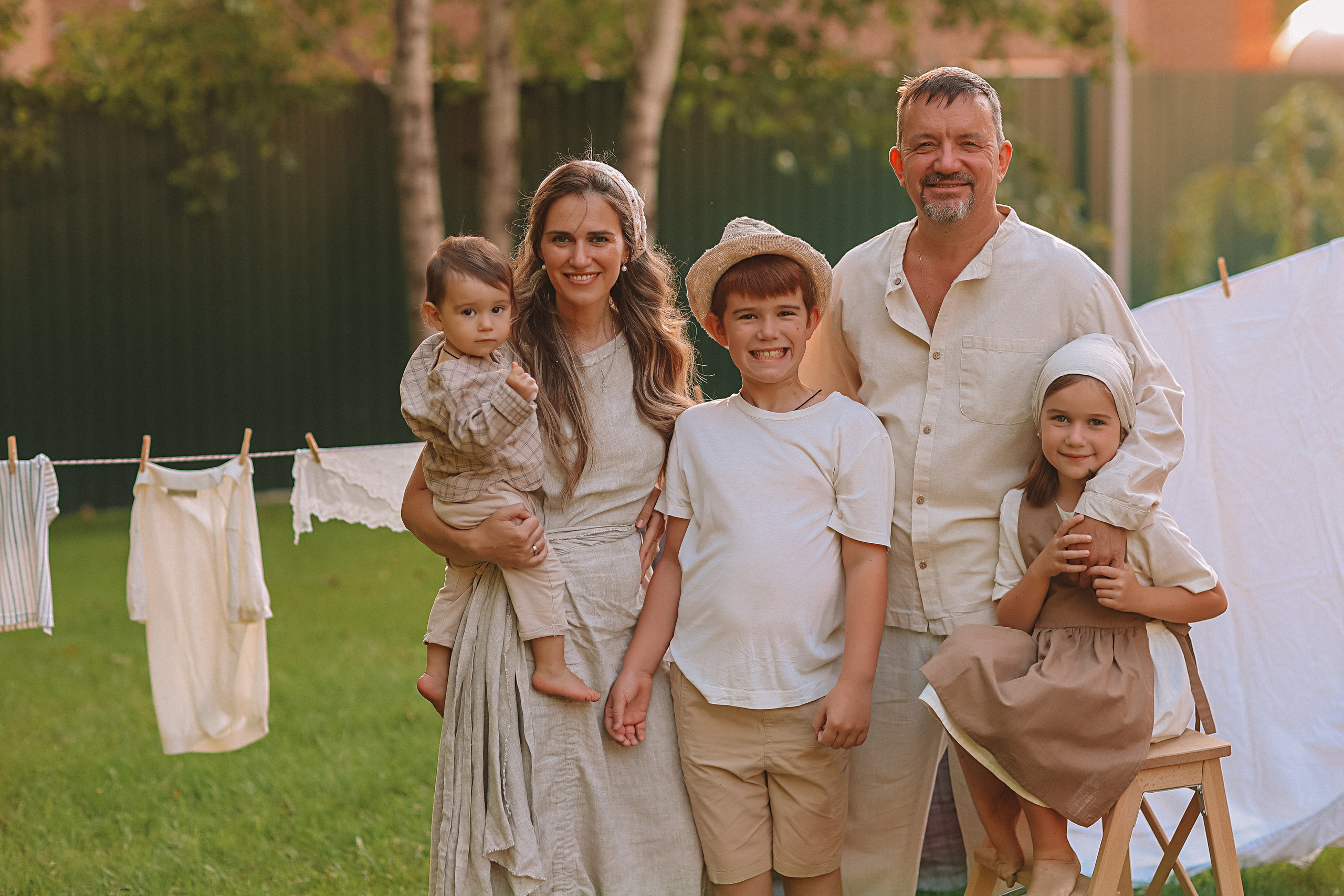 Стирка у дома. Семейный фотограф Тюмень, фотограф на роды Салмина Мария