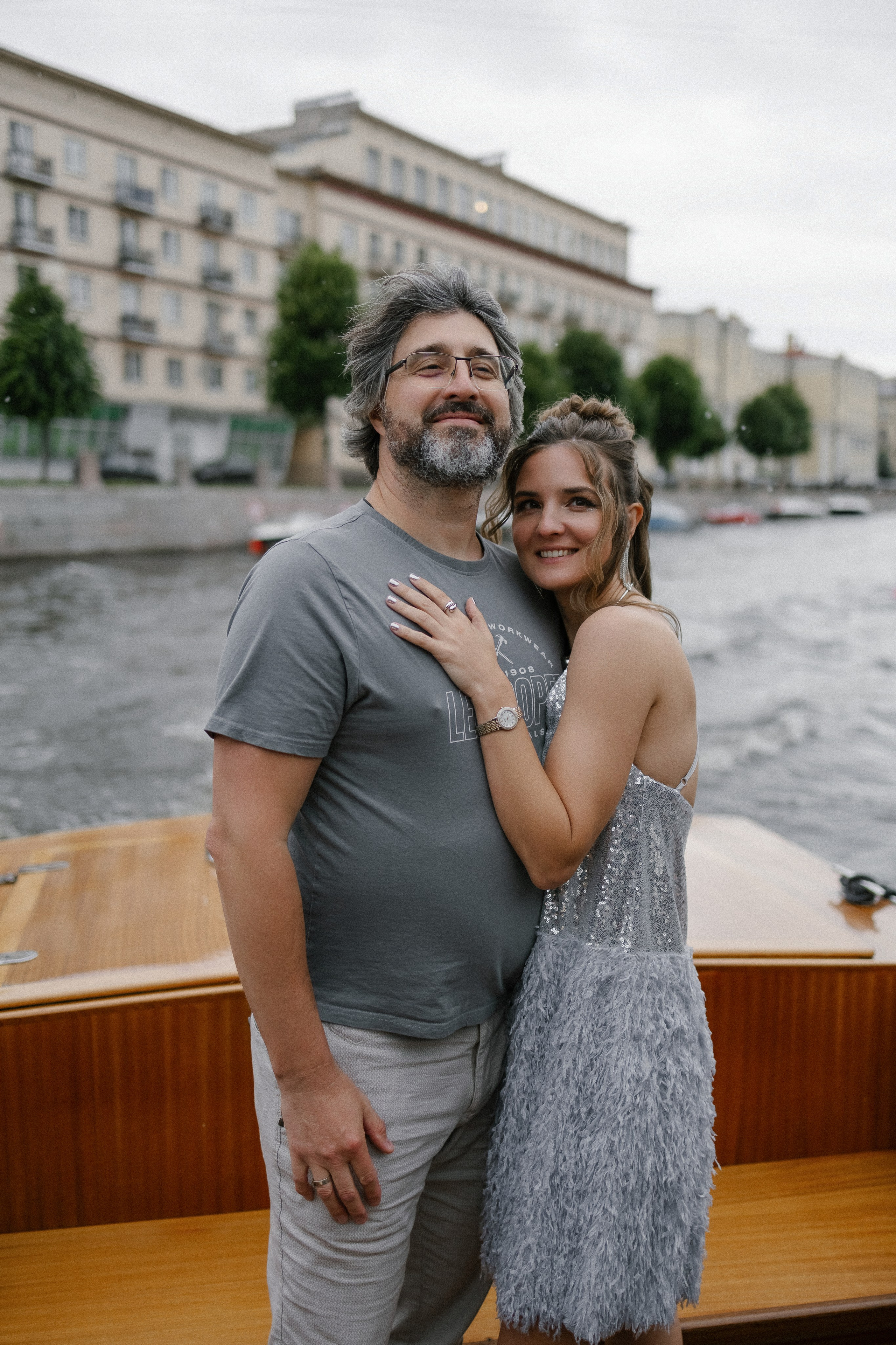 Прогулка на венецианском катере. Свадебный фотограф в Санкт-Петербурге Ксения Кобышева