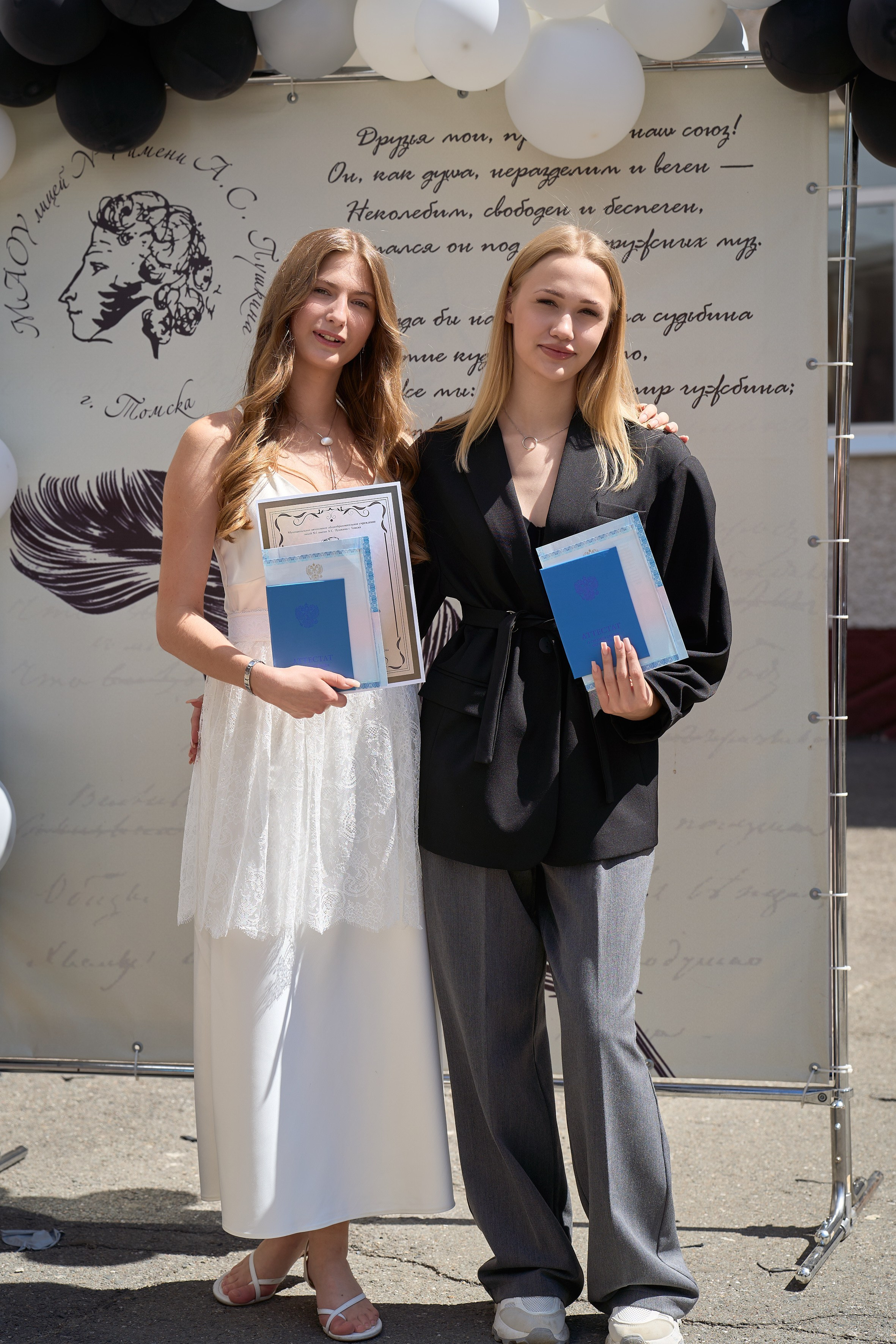 Вручение аттестатов 11 класс. Репортажный и портретный фотограф в Томске Ларионов Артём