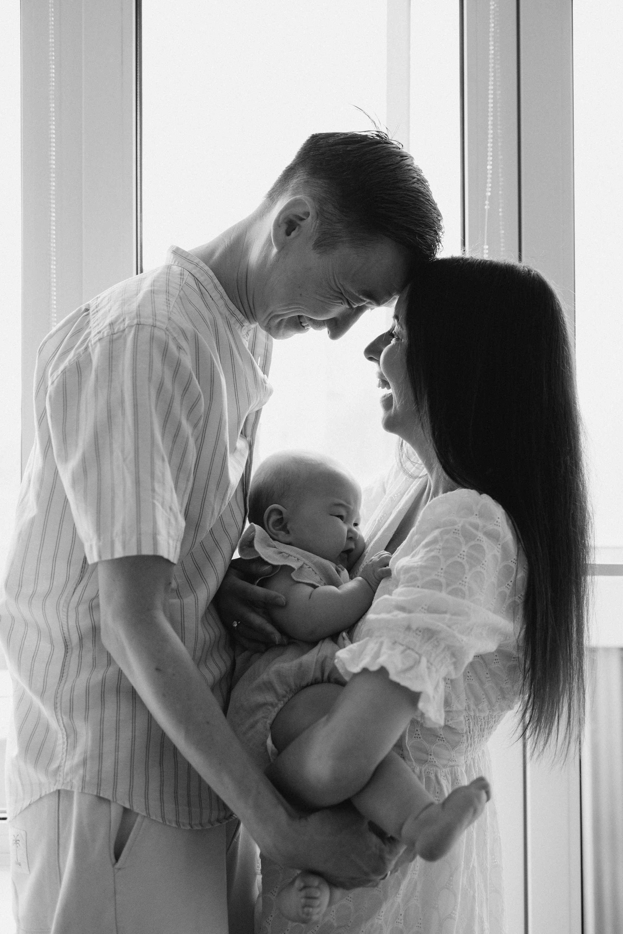 Домашняя фотосессия с малышом и кошкой — семейный фотограф