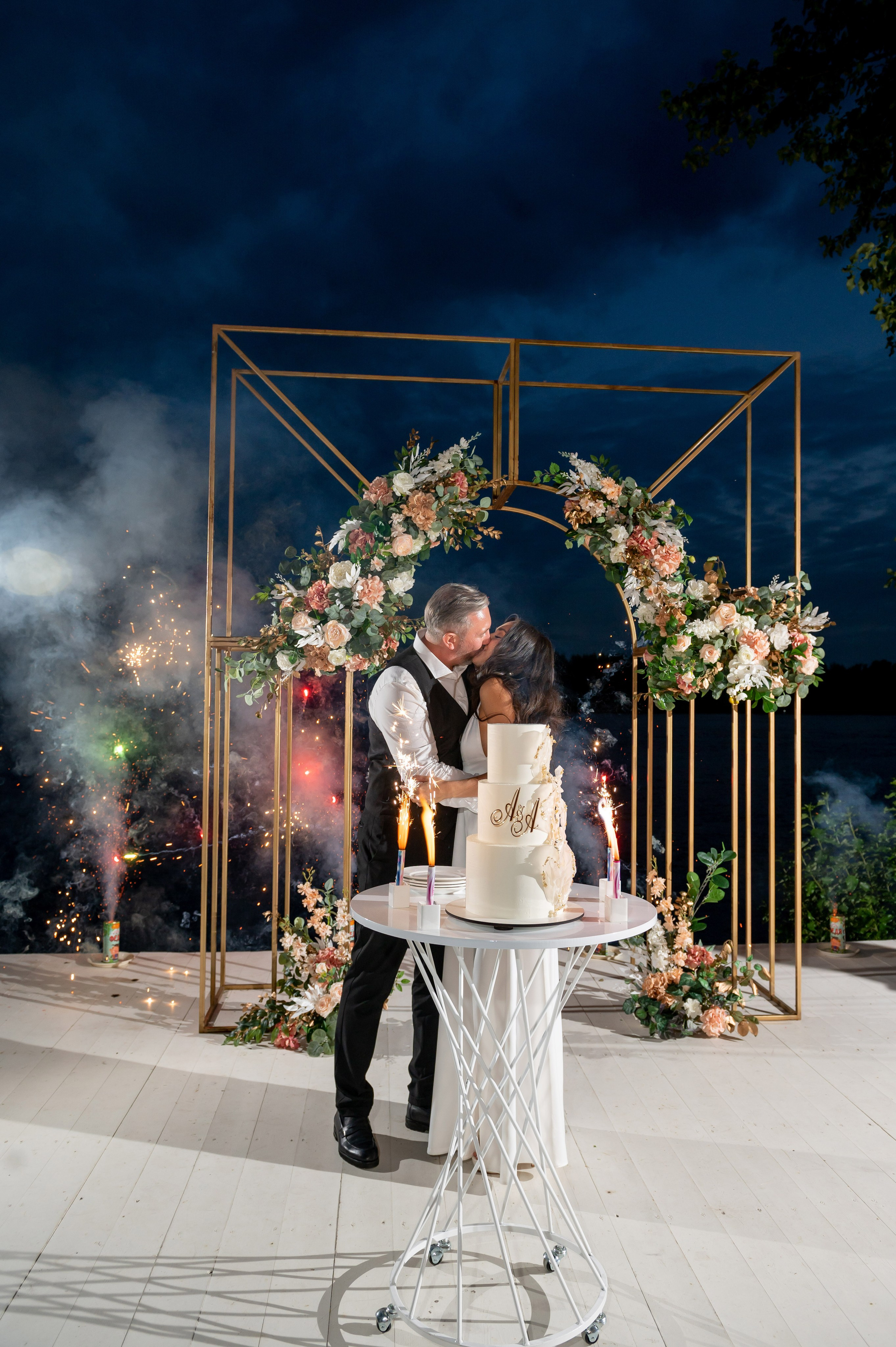 Классическая свадебная фотосессия Аины и Антона по самым красивым местам для свадебной прогулки в Санкт-Петербурге. Портретный, семейный и свадебный фотограф в Санкт-Петербурге и в Пушкине Ширяев Денис