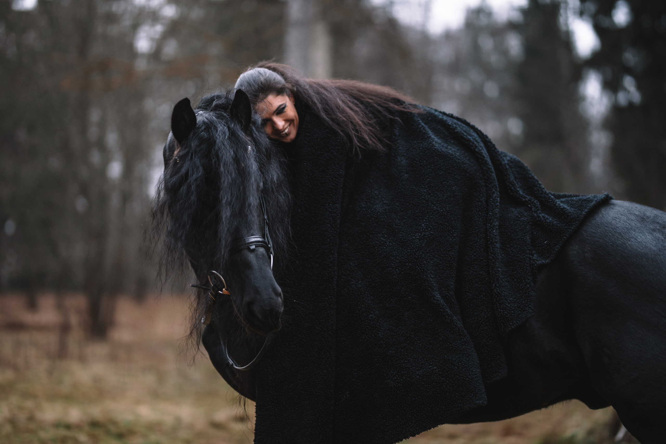 Наташа с фризом в костюме викинга. Фотосессии с лошадьми