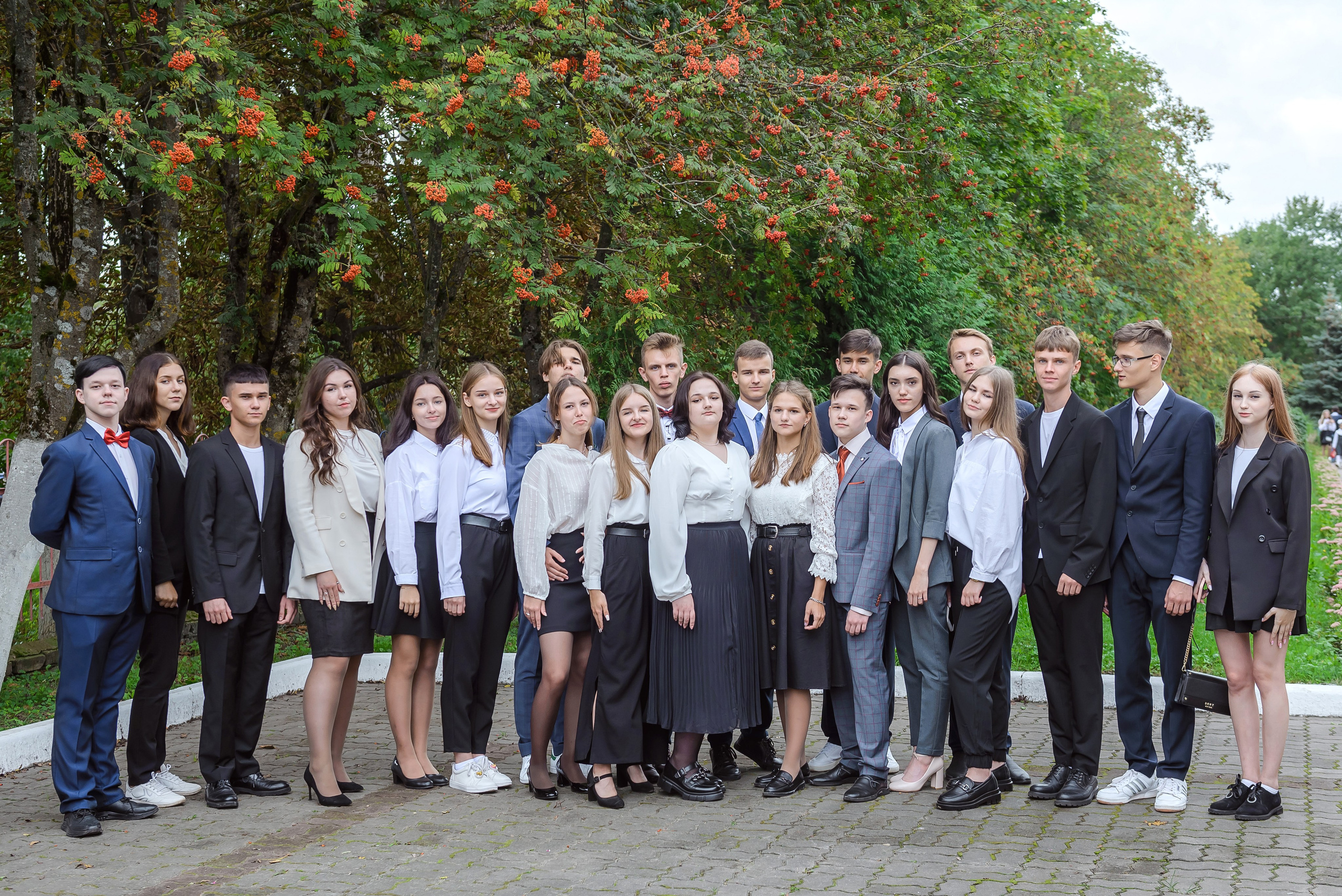 Линейка 11-е классы 2023. Фотограф Галина Лисанова, г. Брянск