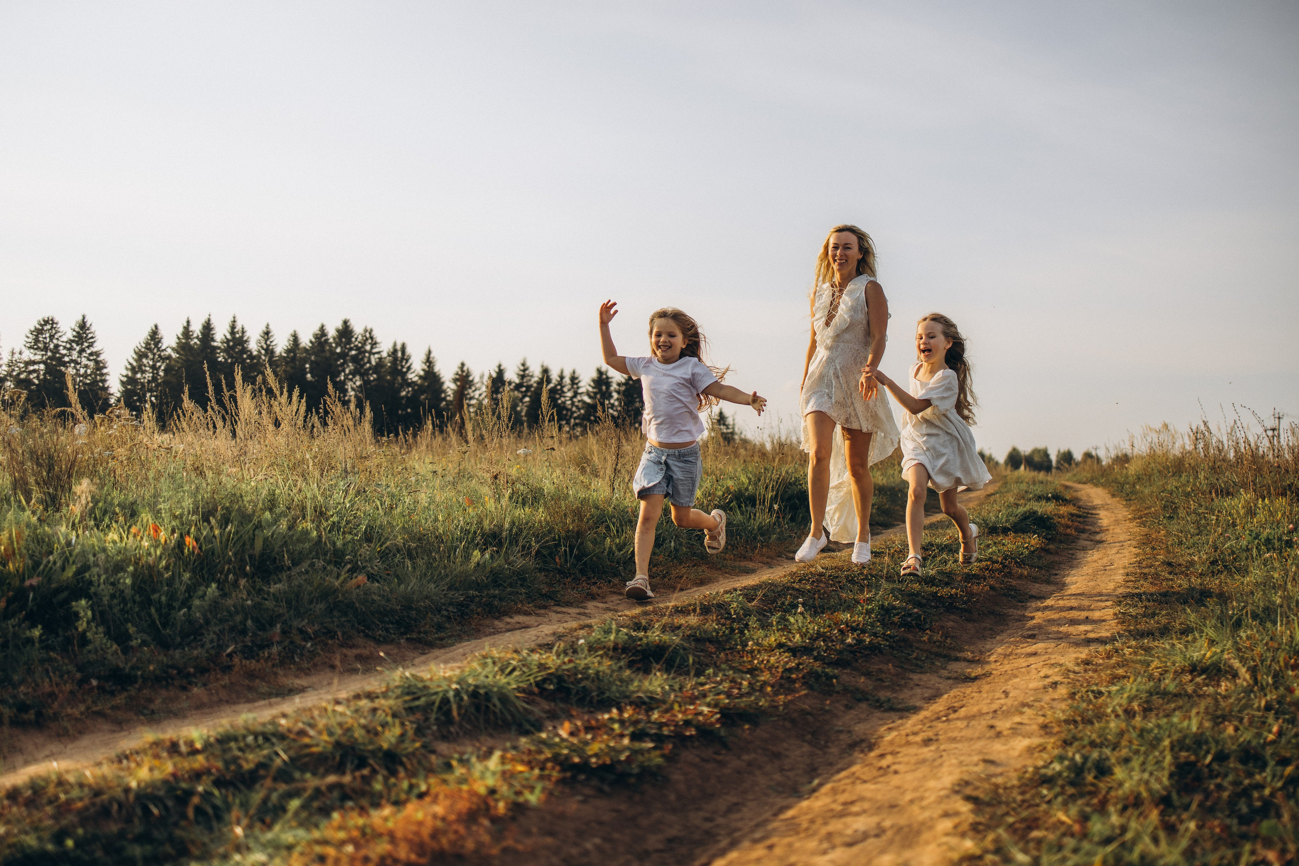 Семейная фотосессия, а природе в поле в Ижевске