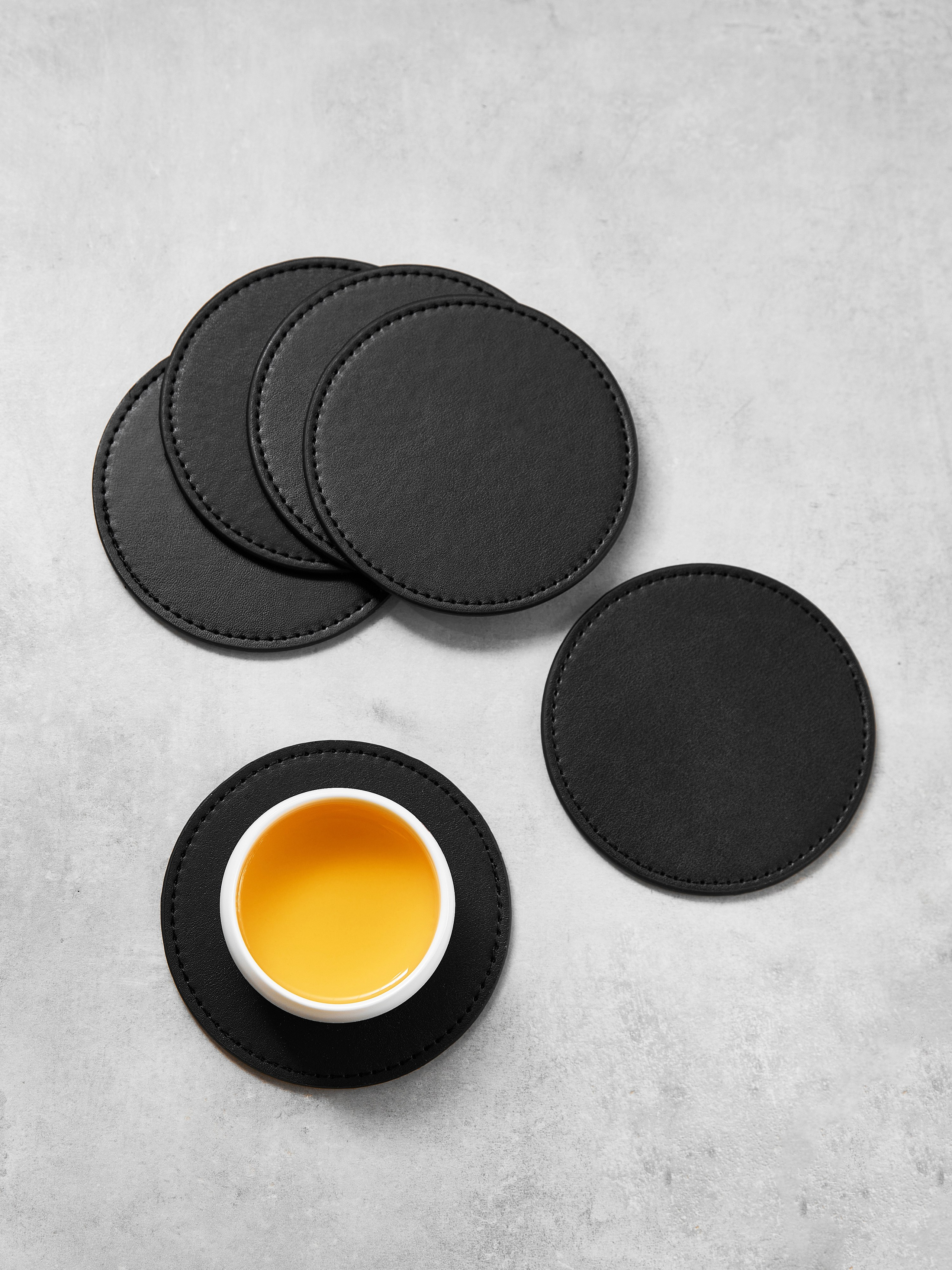 Подставки для стаканов. Фотограф Мария Шулик