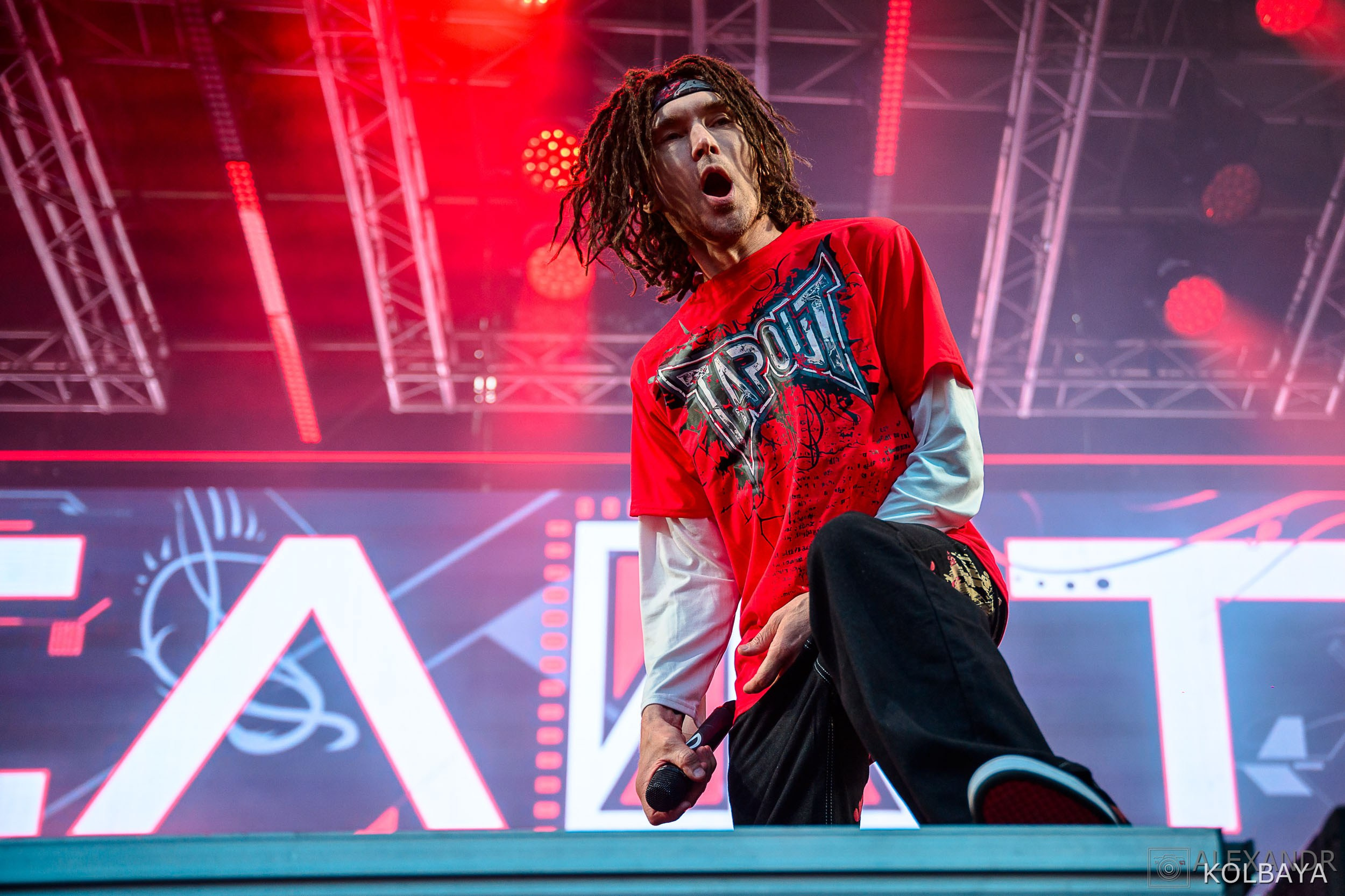 Фоторепортаж с концерта группы СЛОТ на Red Summer 2025. Концертный и театральный репортажный фотограф в Москве Александр Колбая