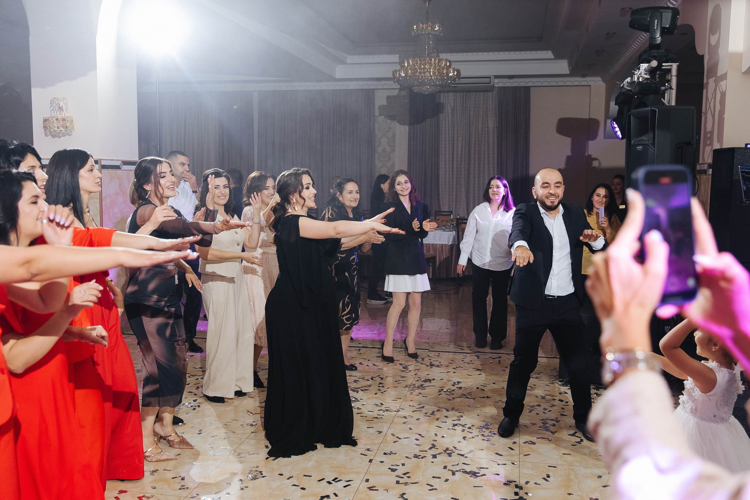 Ани и Назели. 35&5 День рождения, «Янтарь». Фотограф в Красноярске Надежда Воскресенская