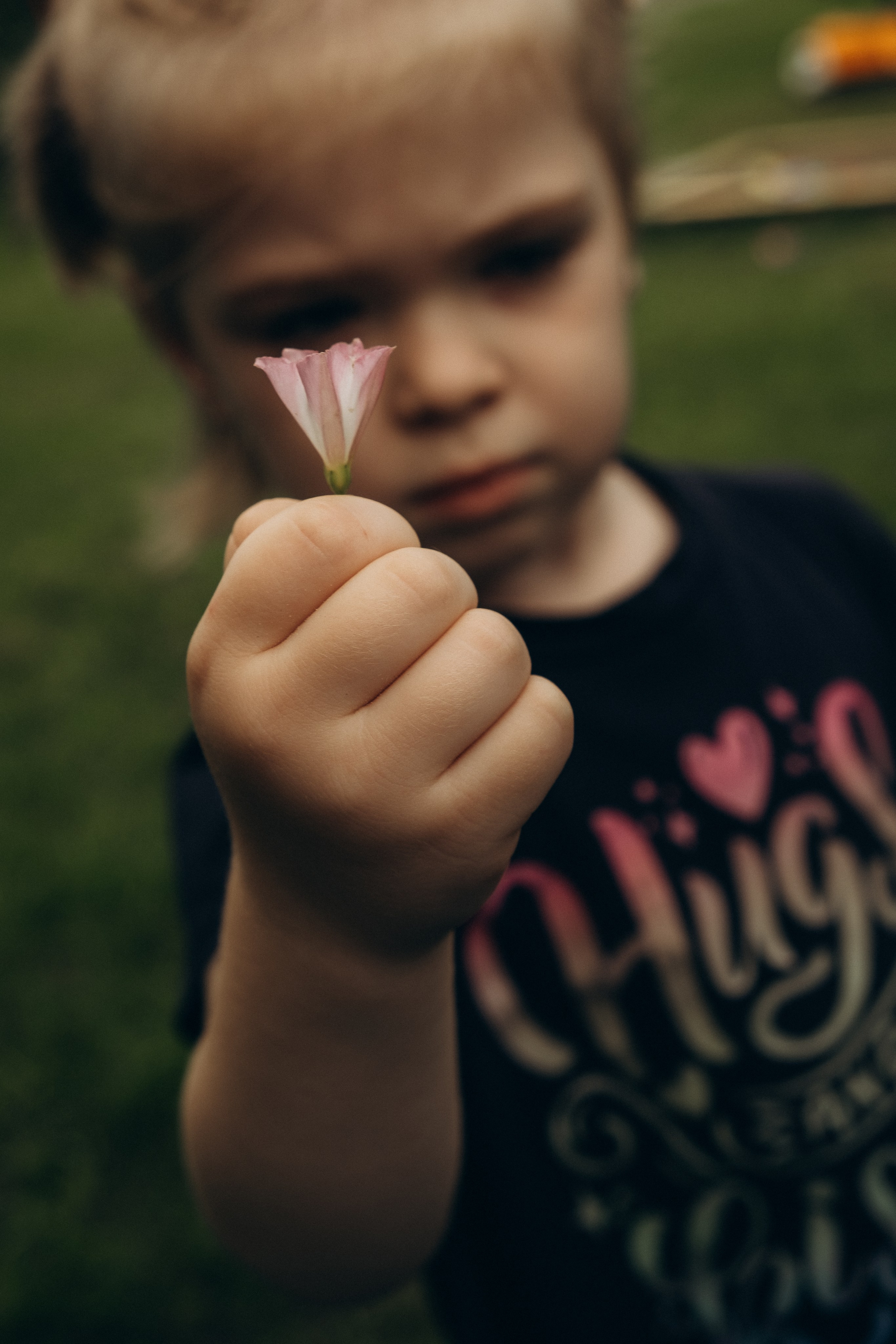 Соня и Алёнка в гостях у дедушки. Фотограф Евгения Войко Тюмень