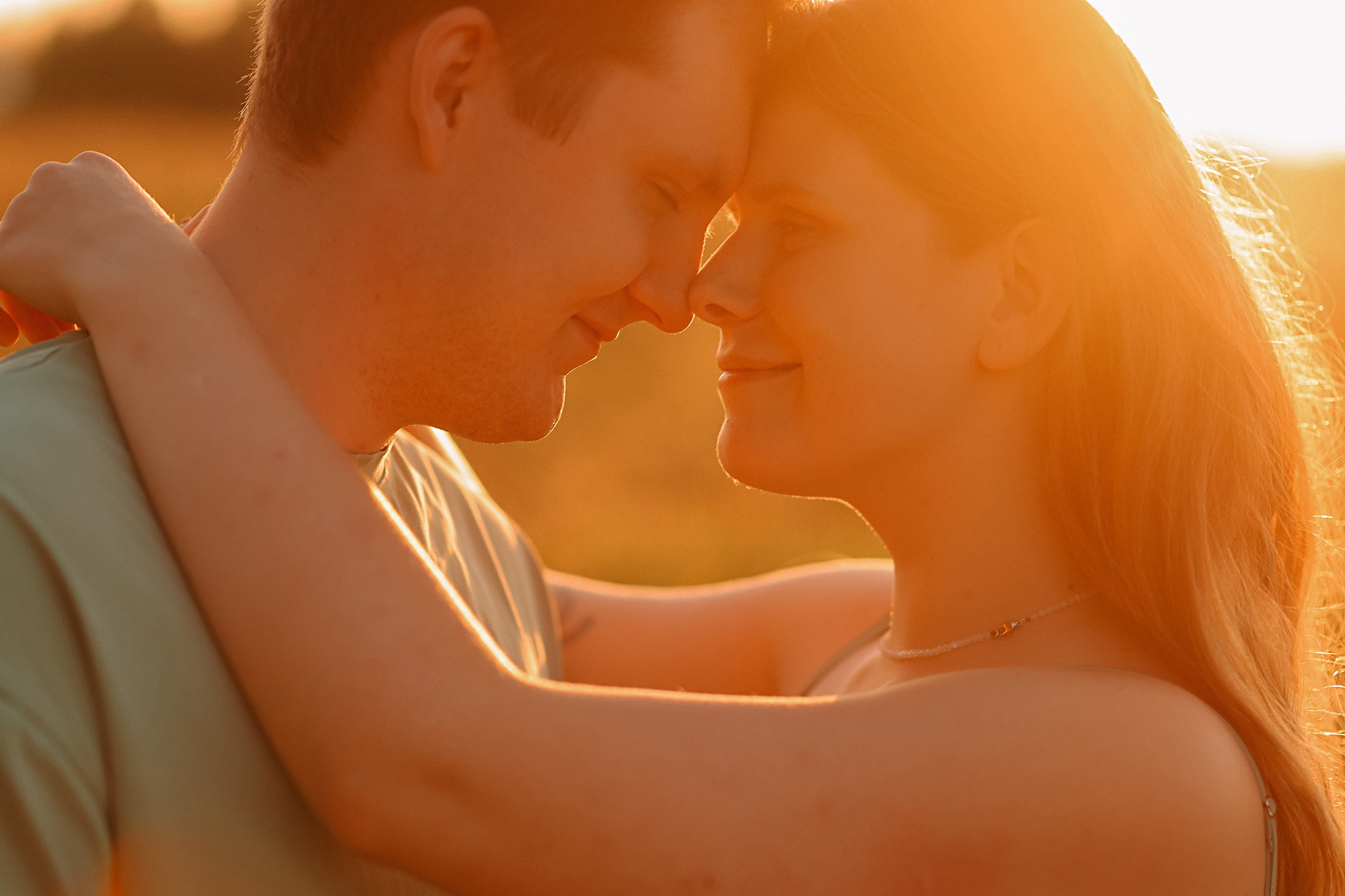 Закатное поле семейная. Семейный фотограф Тюмень, фотограф на роды Салмина Мария