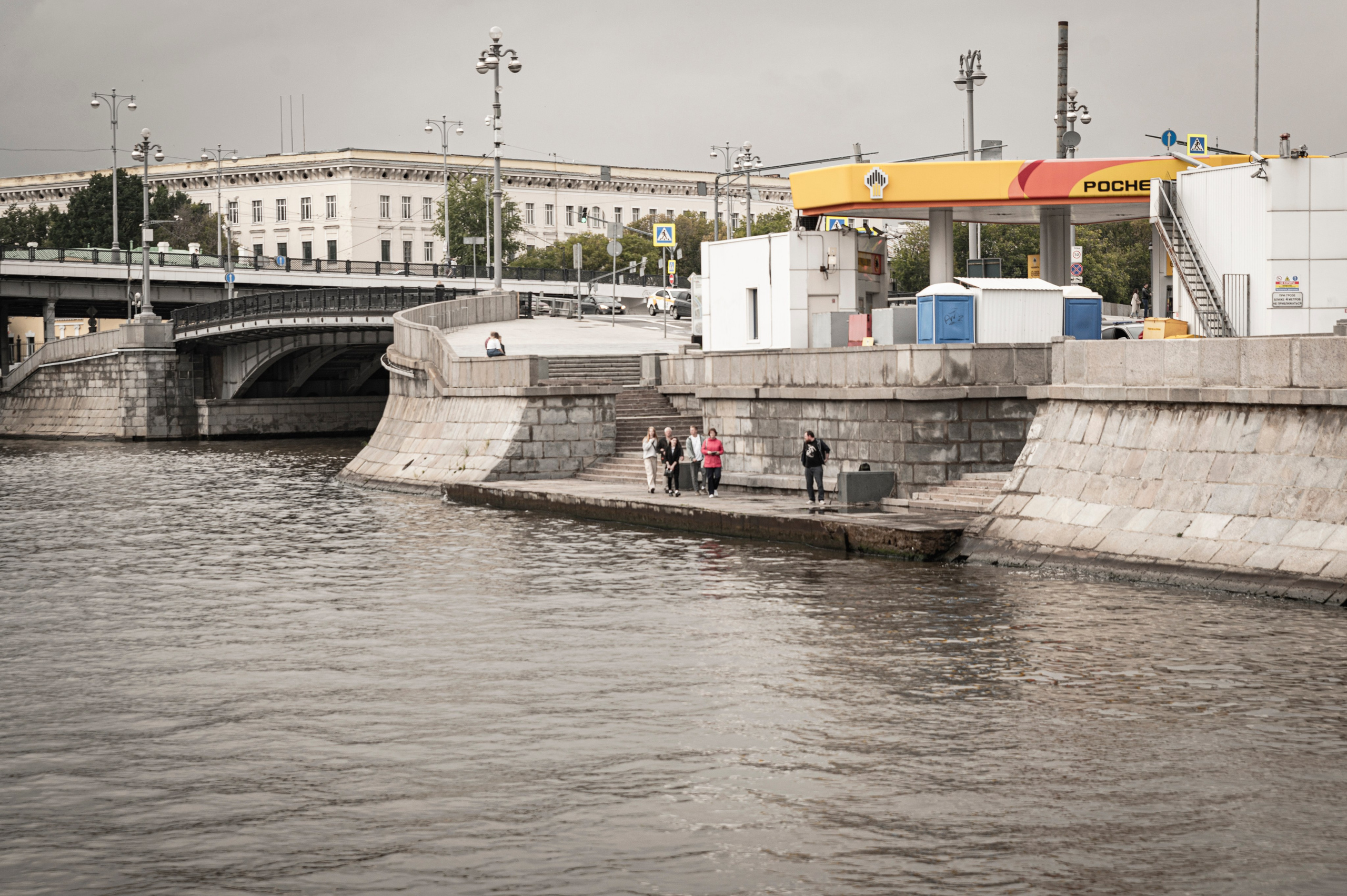 Москва-река. Лето. Яхта. Фотограф Роман Адлер