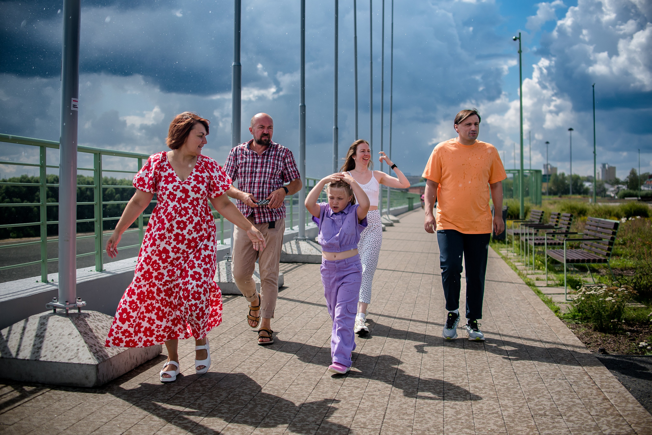 Семейная прогулочная фотосессия. Фотограф Макс Огурцов в Нижнем Новгороде