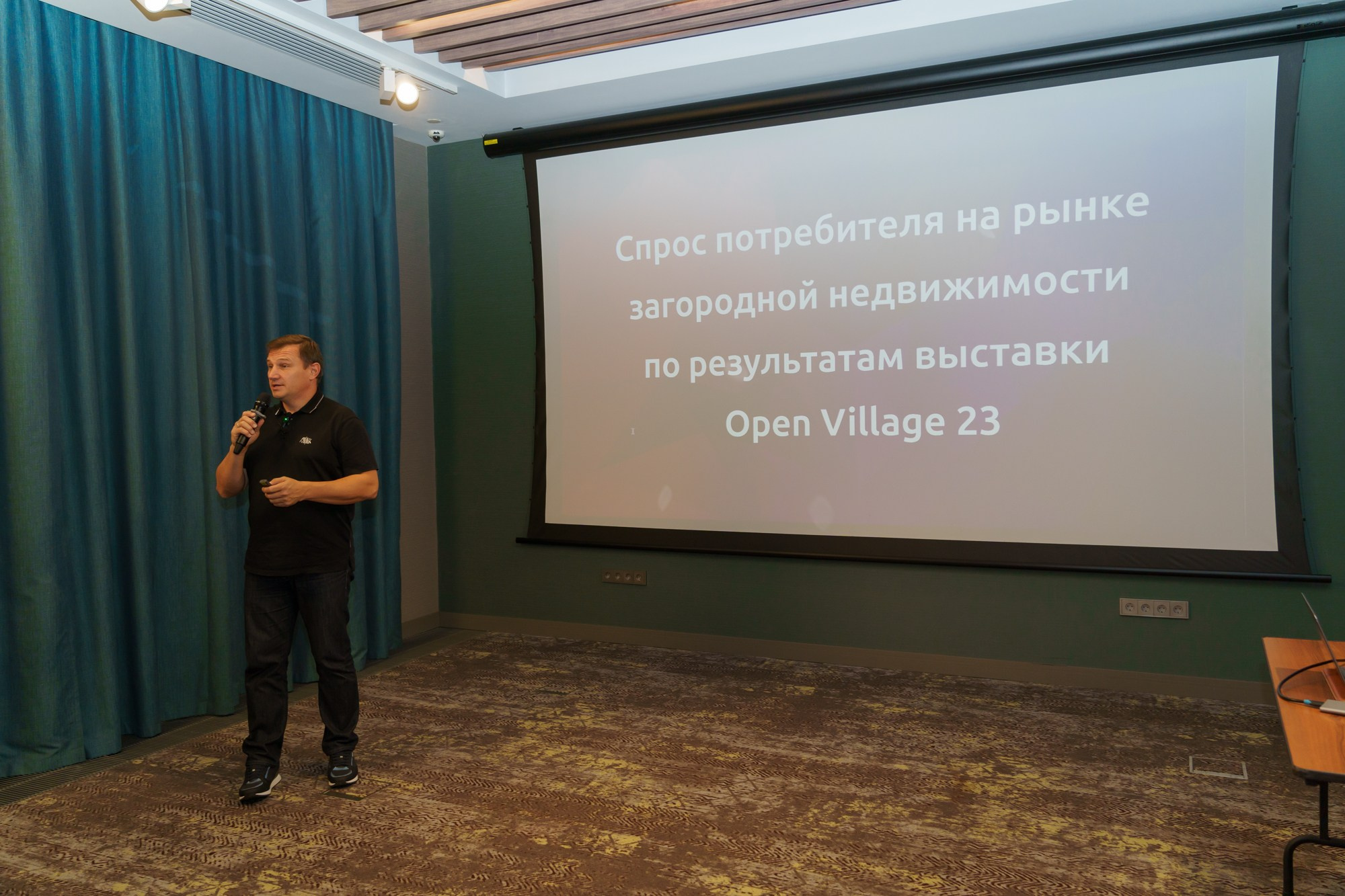 Выступление спикера. Photomantis