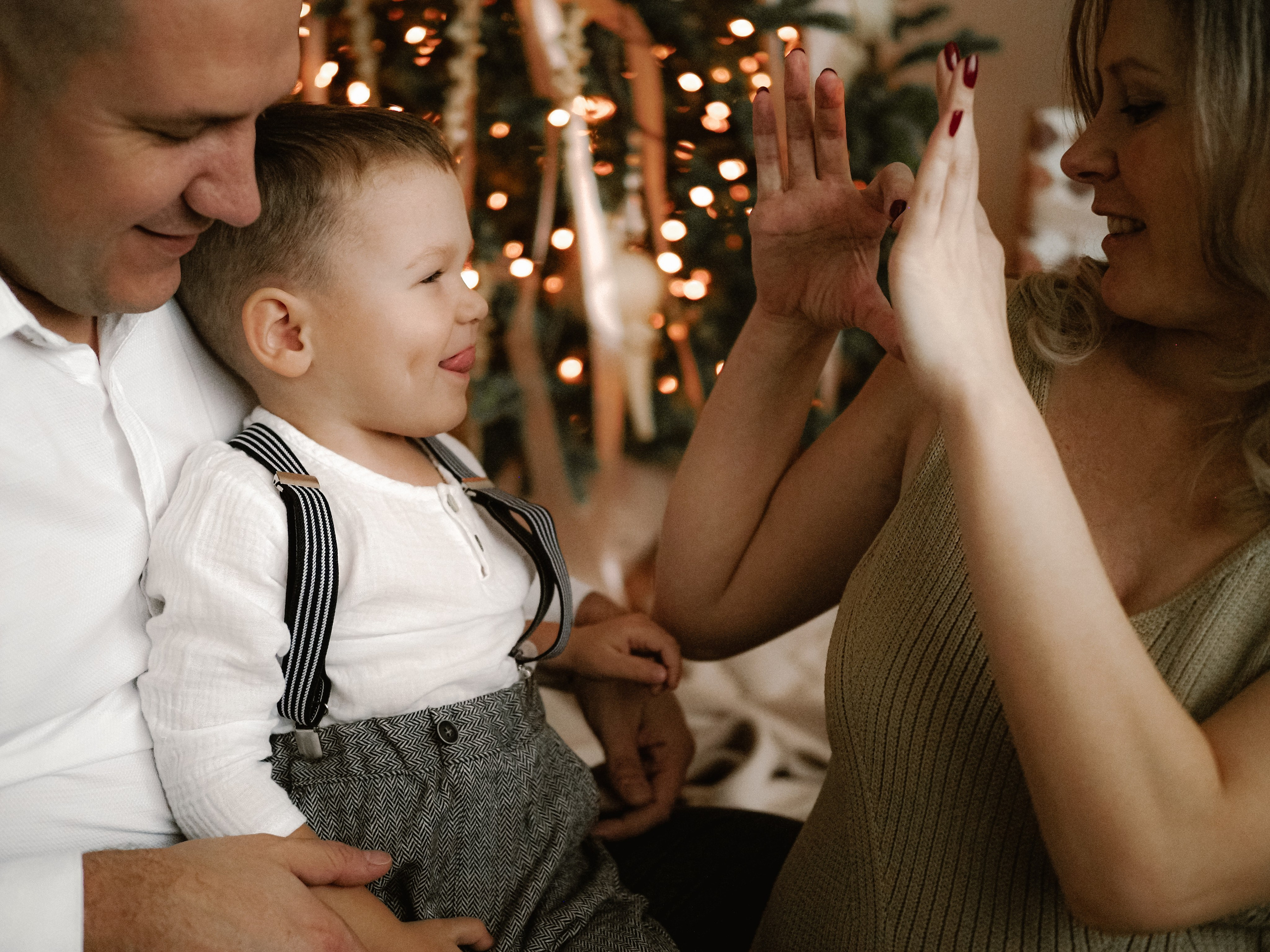 Если фото у елочки, то вот так. Фотограф Рязань. Семейный Свадебный фотограф