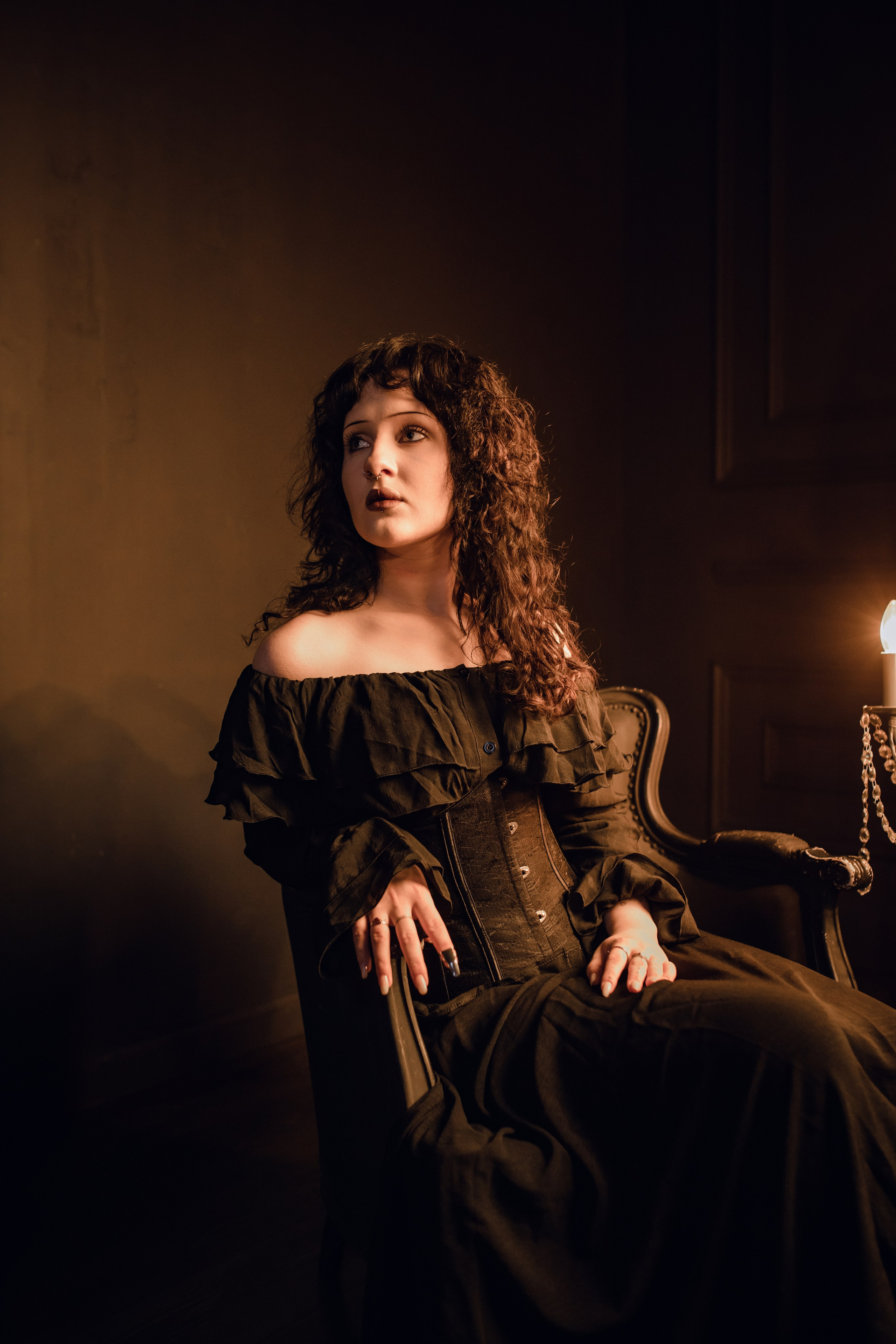 Портретная фотосессия в СПб, фото девушки в кресле