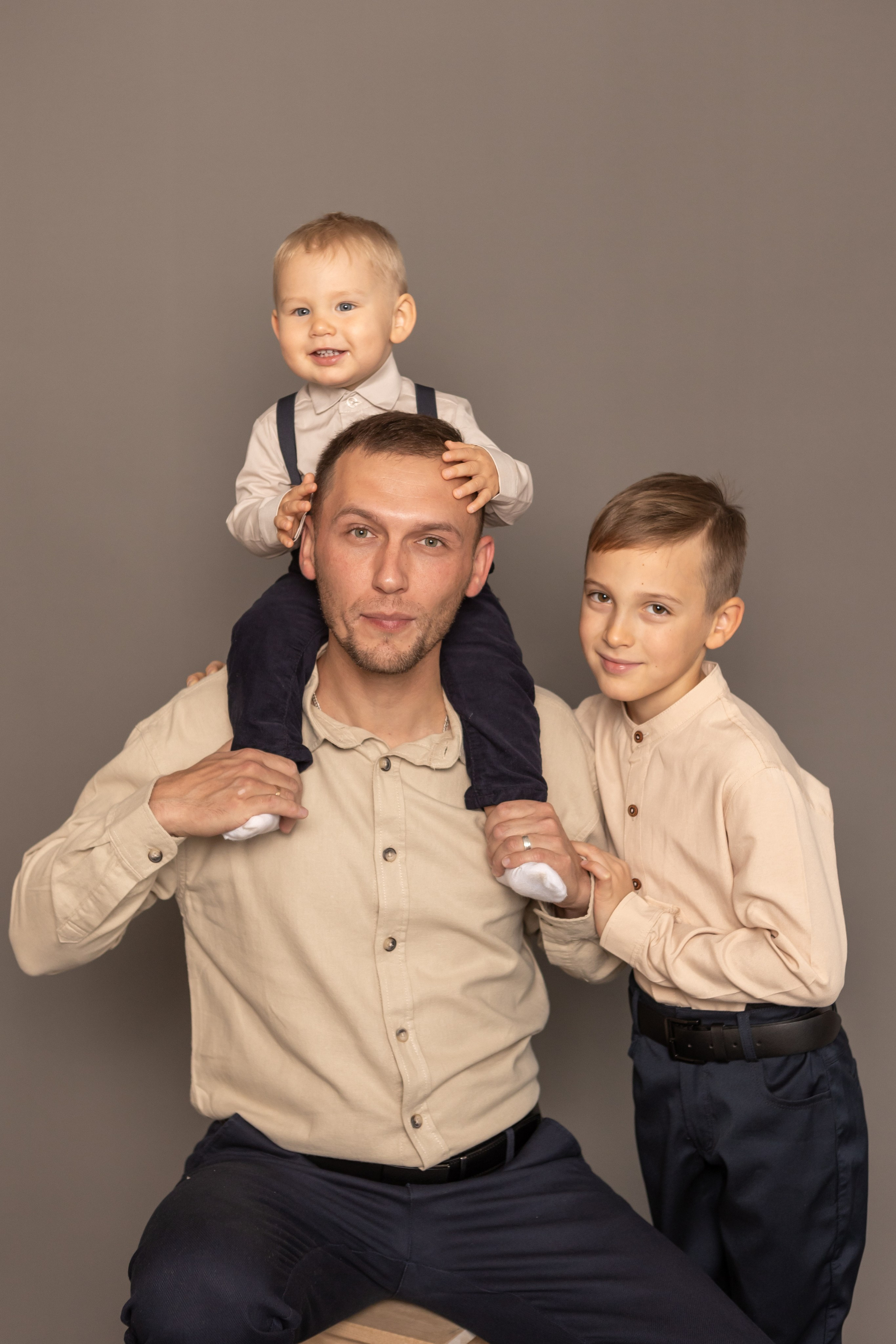 Фото с родителями на однотонных фонах. Фотограф новорожденных. Детский и семейный фотограф Марьяна Юдина