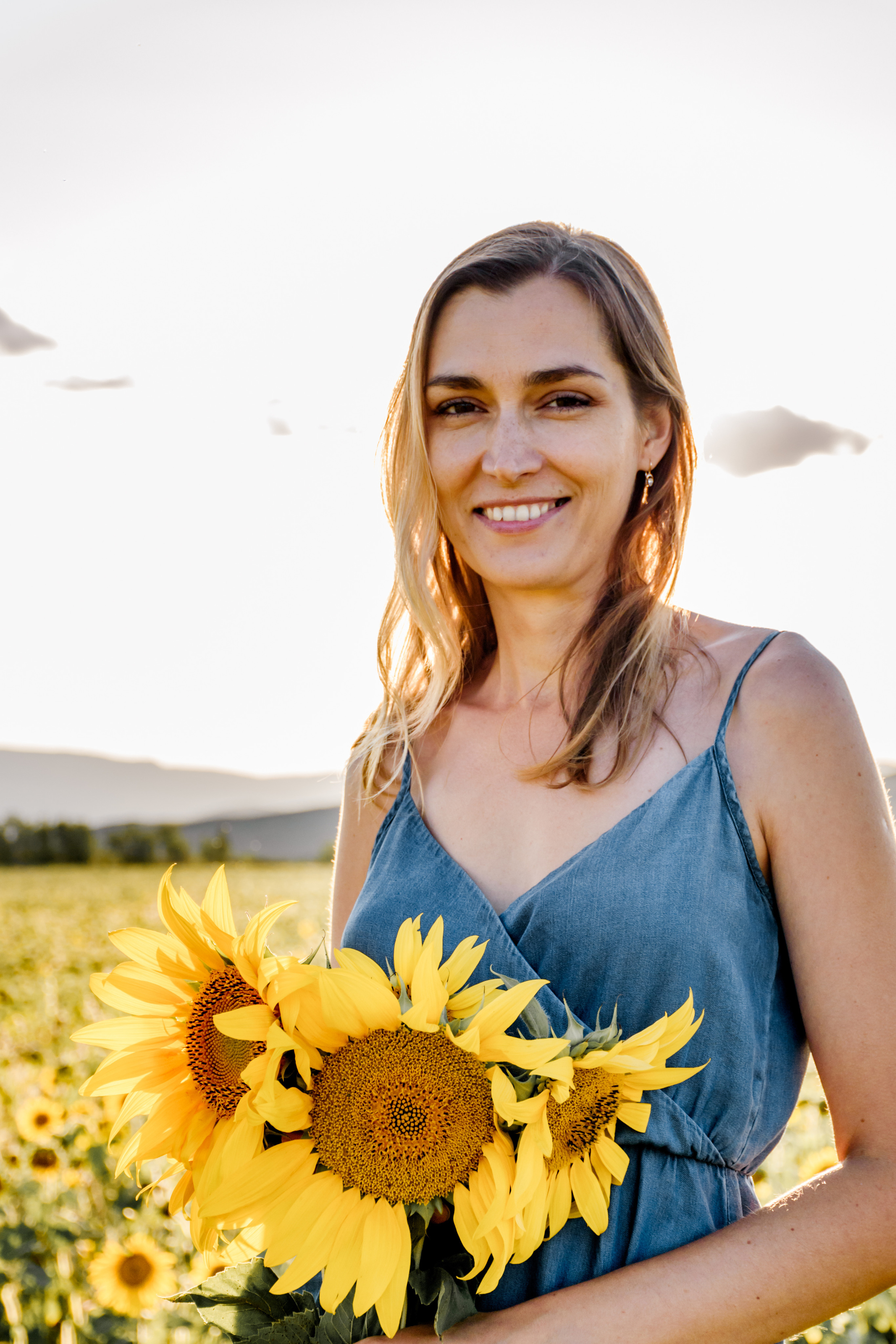 Дарья. В подсолнухах. Фотограф в Магнитогорске Татьяна Лоскутова