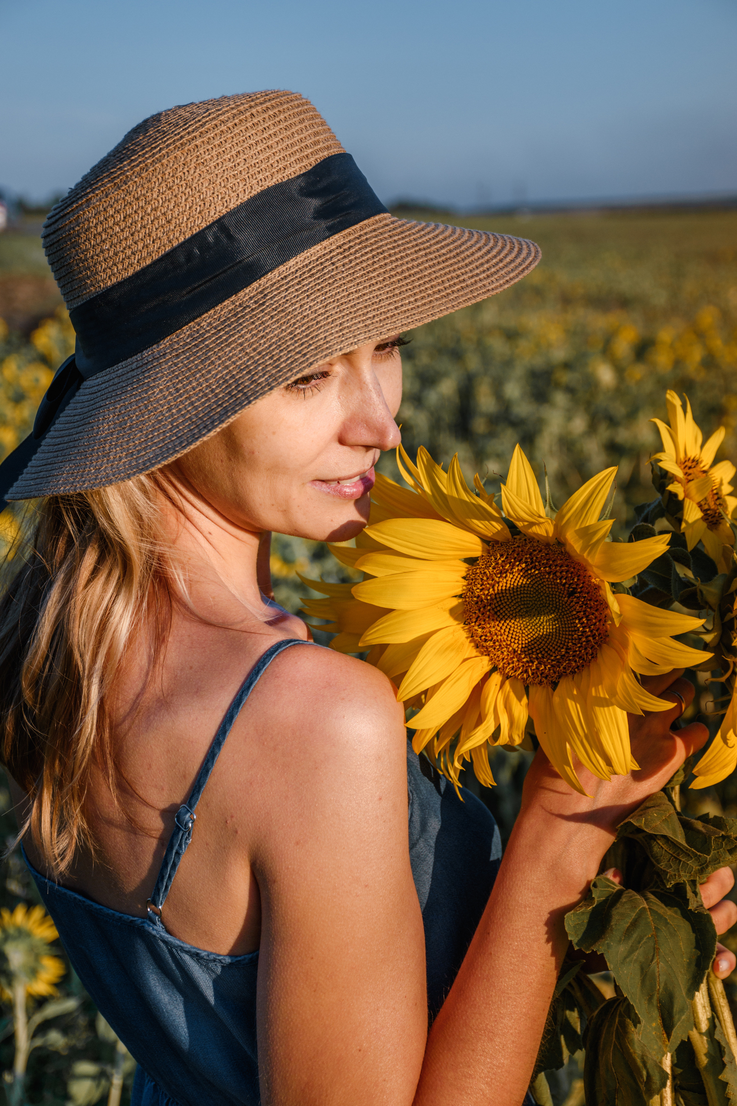 Дарья. В подсолнухах. Фотограф в Магнитогорске Татьяна Лоскутова