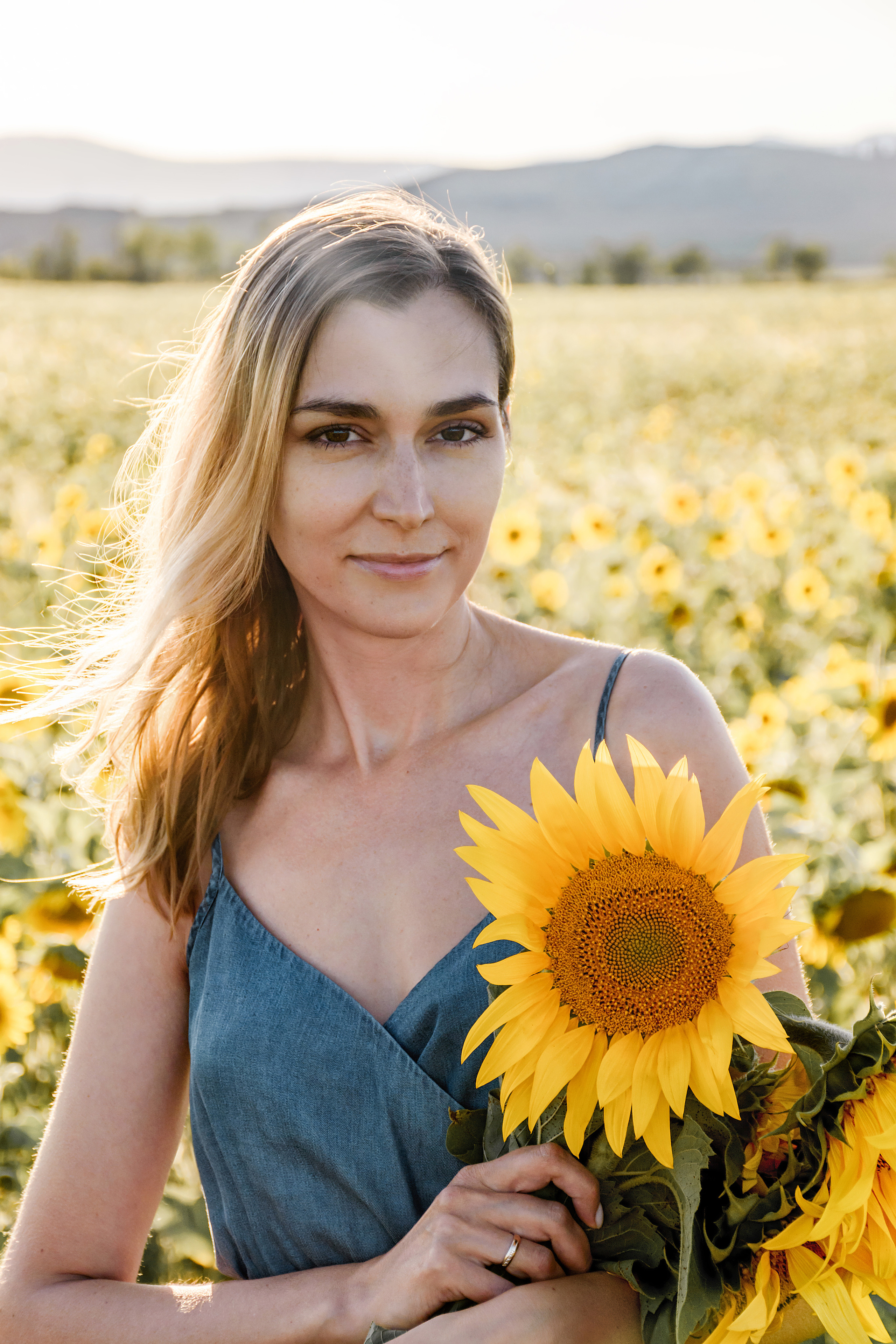 Дарья. В подсолнухах. Фотограф в Магнитогорске Татьяна Лоскутова