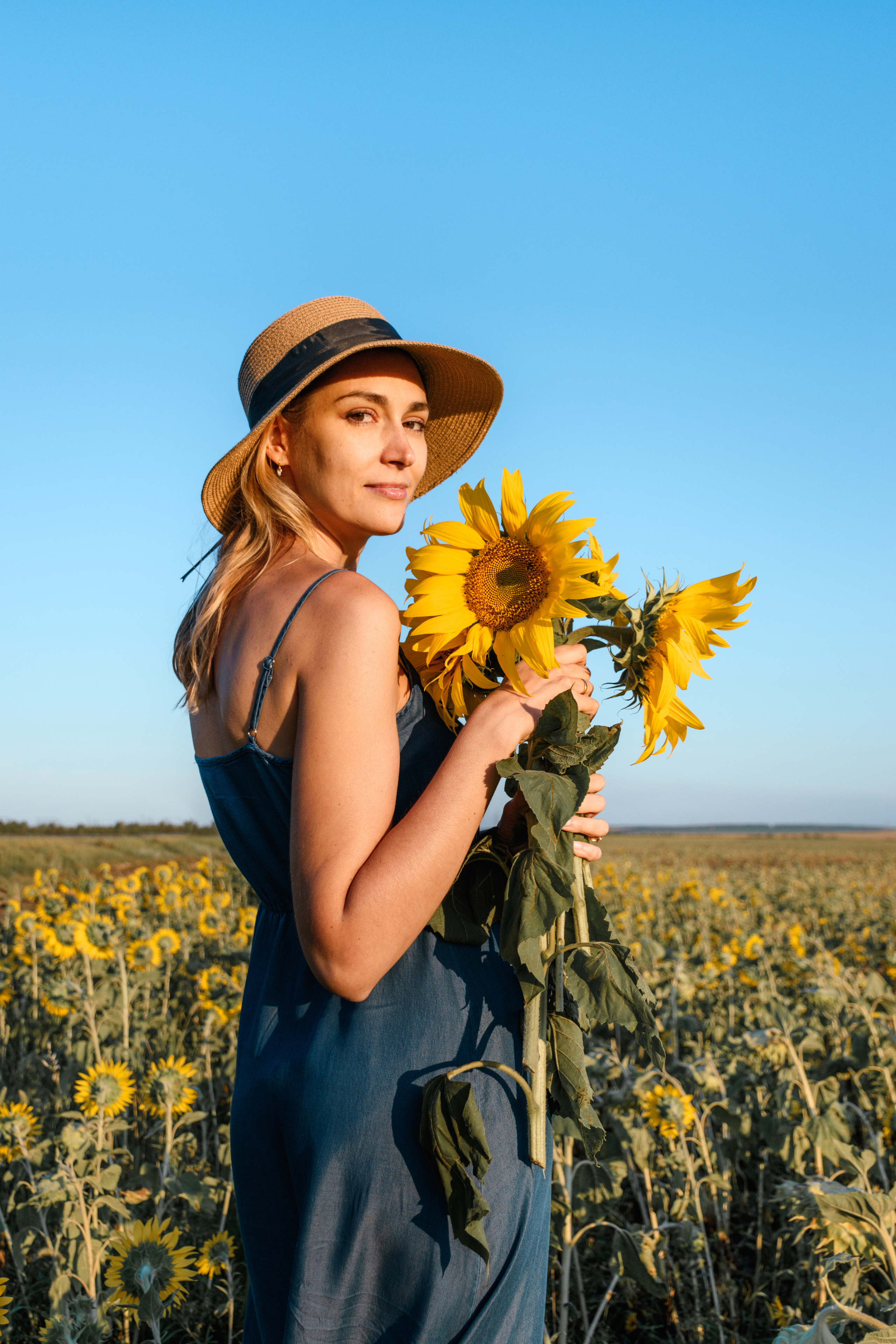 Дарья. В подсолнухах. Фотограф в Магнитогорске Татьяна Лоскутова