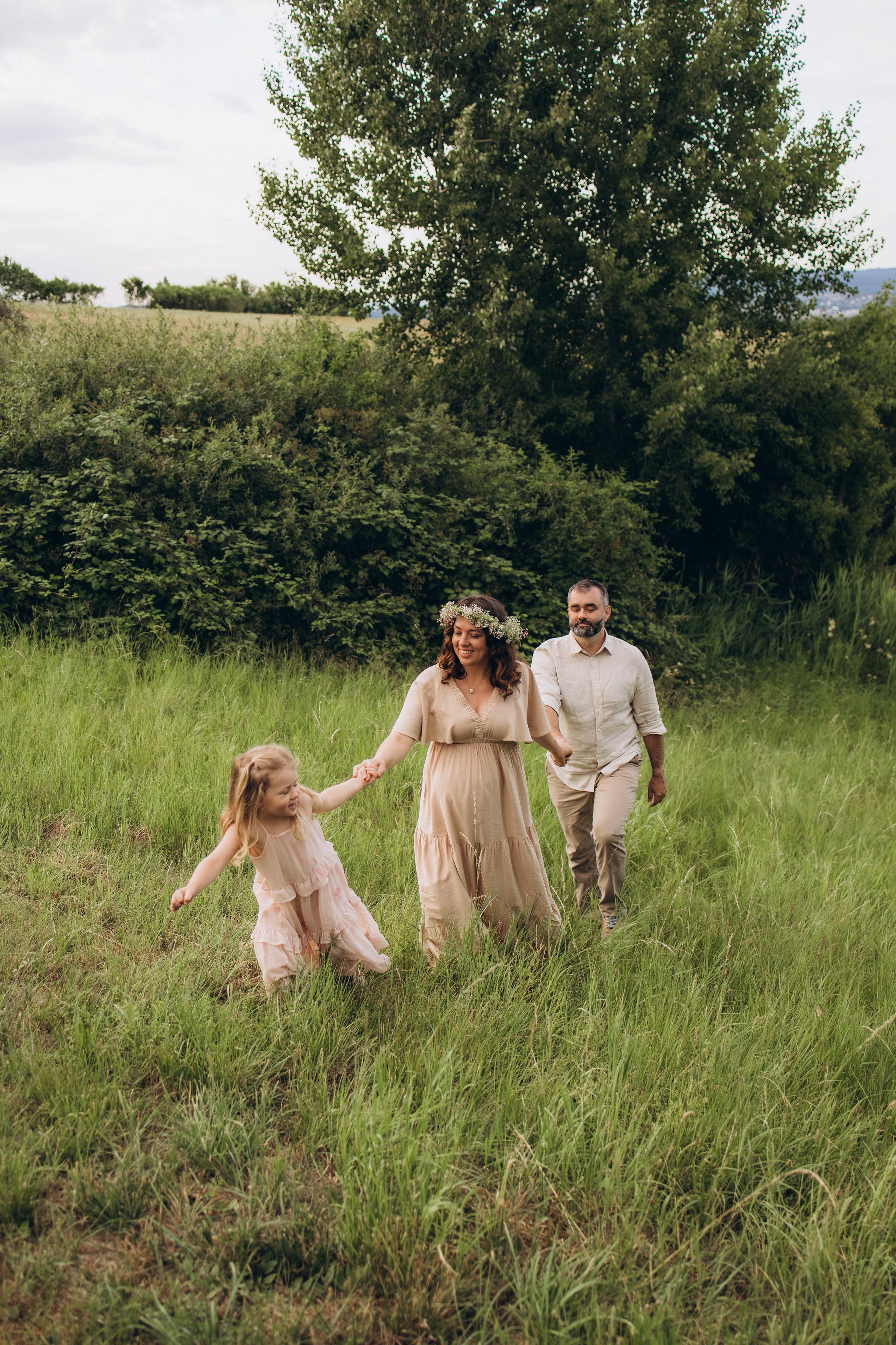 Babybauch-Shooting im Grünen. Fotografin in Erlangen, Nürnberg und Umgebung